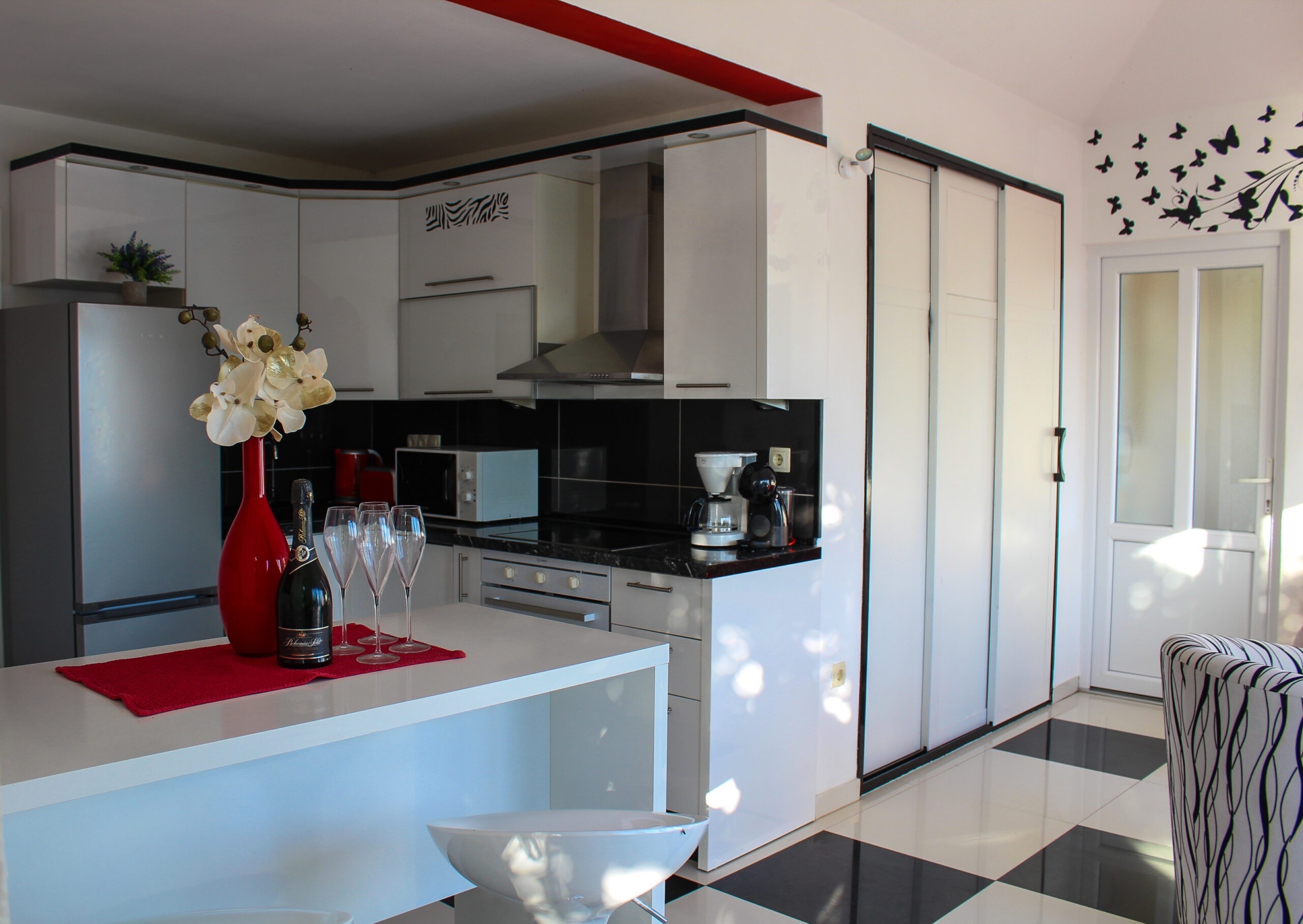 Two bedroom apartment near beach Pisak, Omiš  A-a