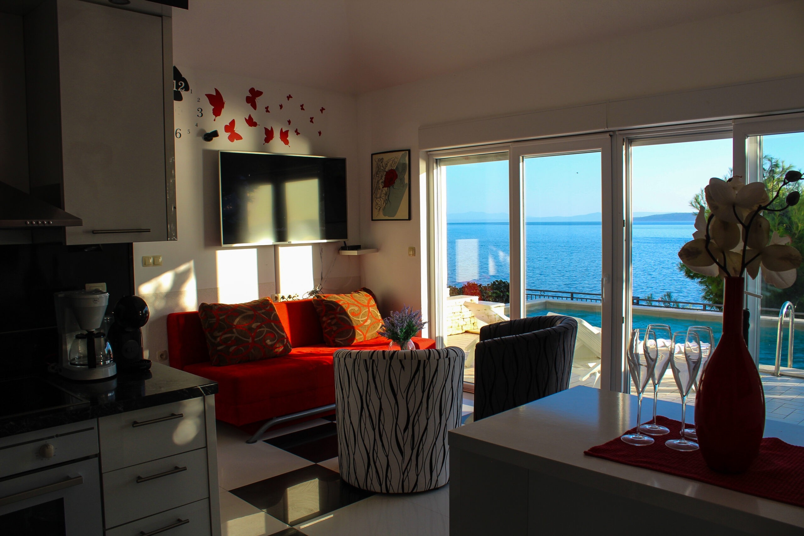Two bedroom apartment near beach Pisak, Omiš  A-a