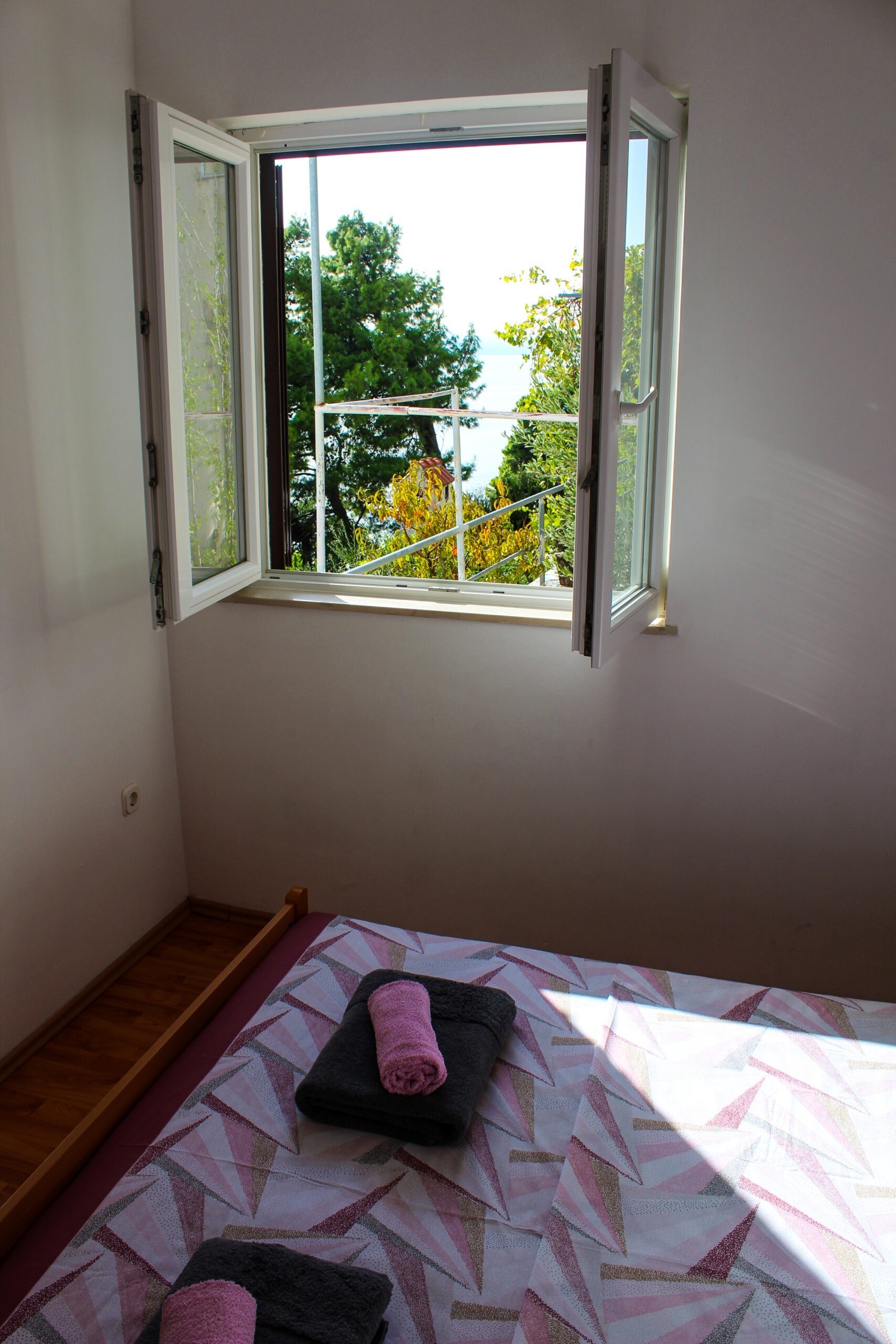 Two bedroom apartment near beach Pisak, Omiš  A-a