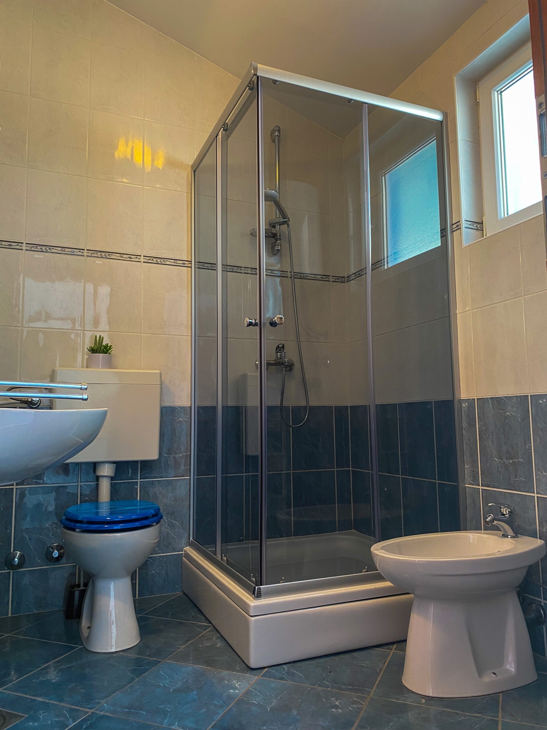 Two bedroom apartment near beach Pisak, Omiš  A-b