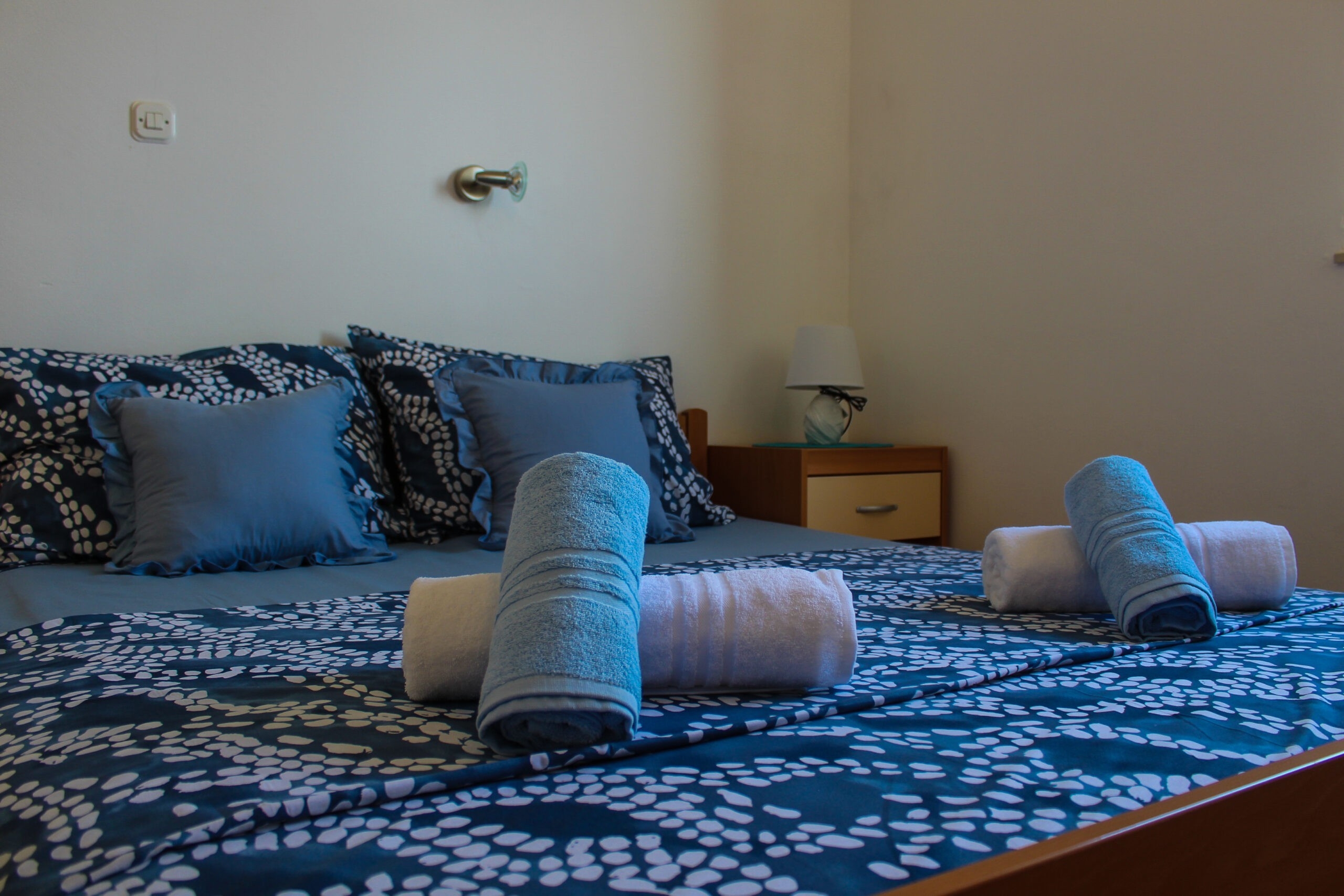 Two bedroom apartment near beach Pisak, Omiš  A-b