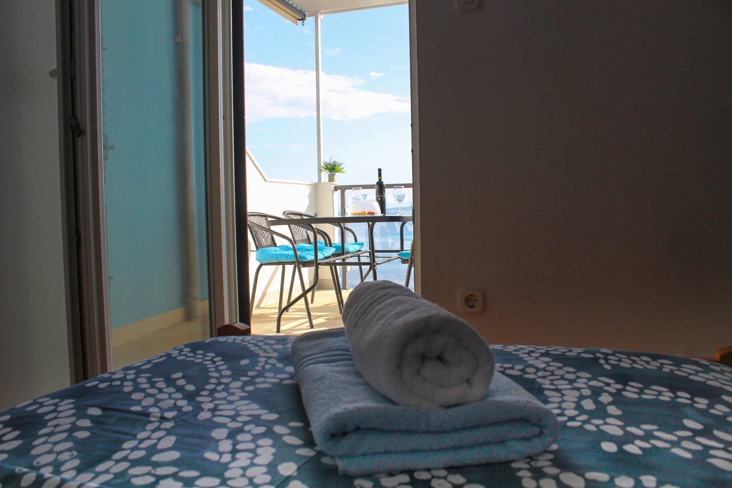 Two bedroom apartment near beach Pisak, Omiš  A-b