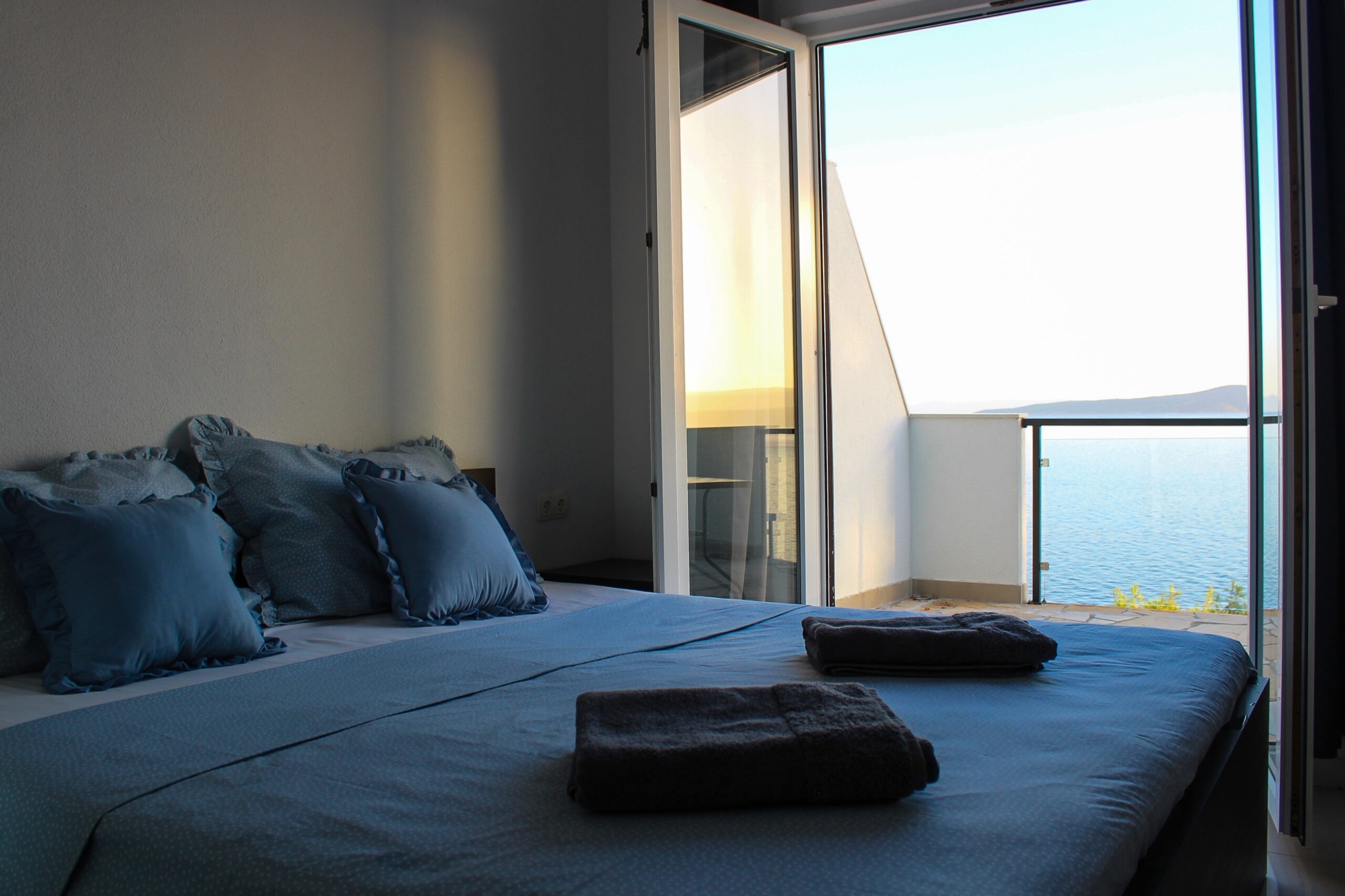 Two bedroom apartment near beach Pisak, Omiš  A-c