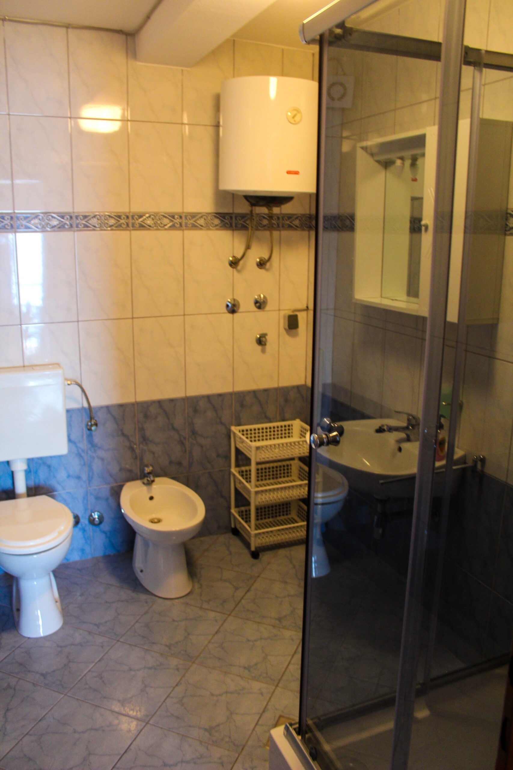 Two bedroom apartment near beach Pisak, Omiš  A-d