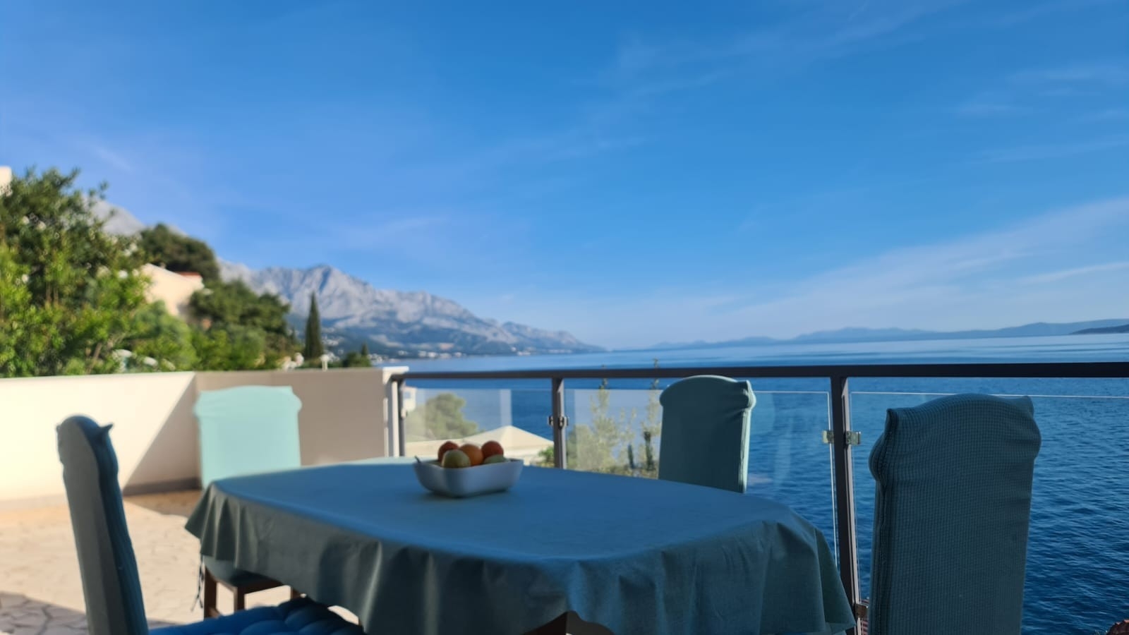 Two bedroom apartment near beach Pisak, Omiš  A-d