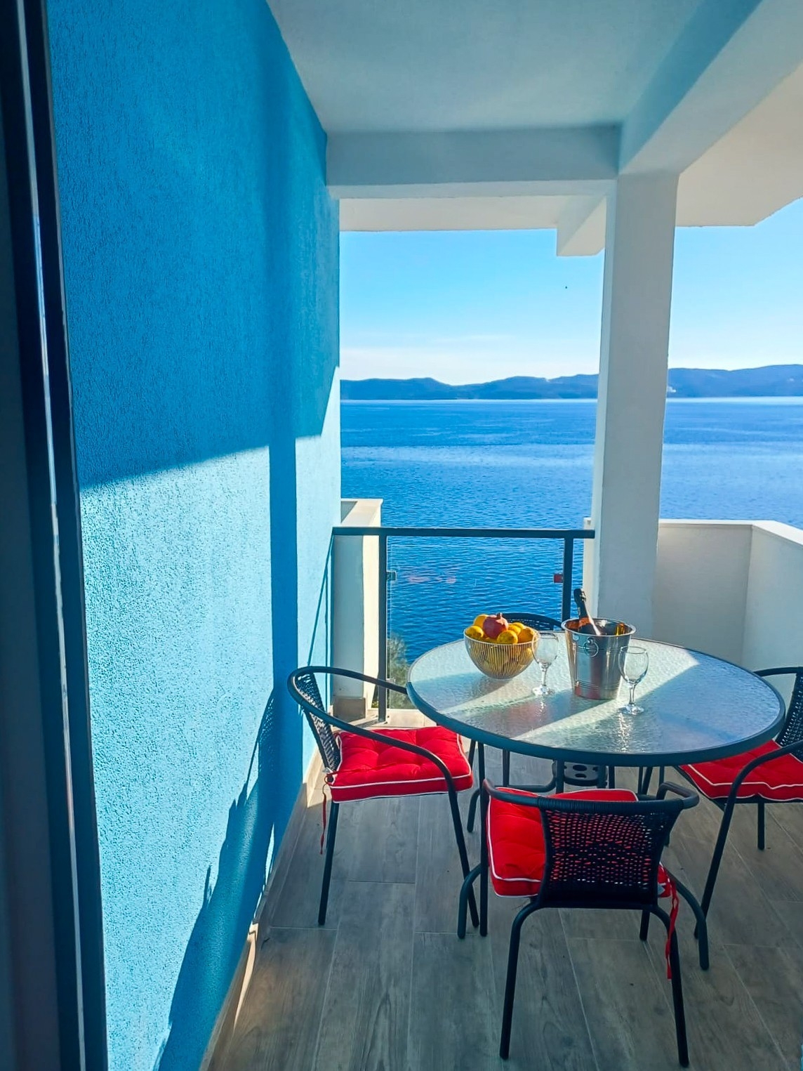 Two bedroom apartment near beach Pisak, Omiš  A-e
