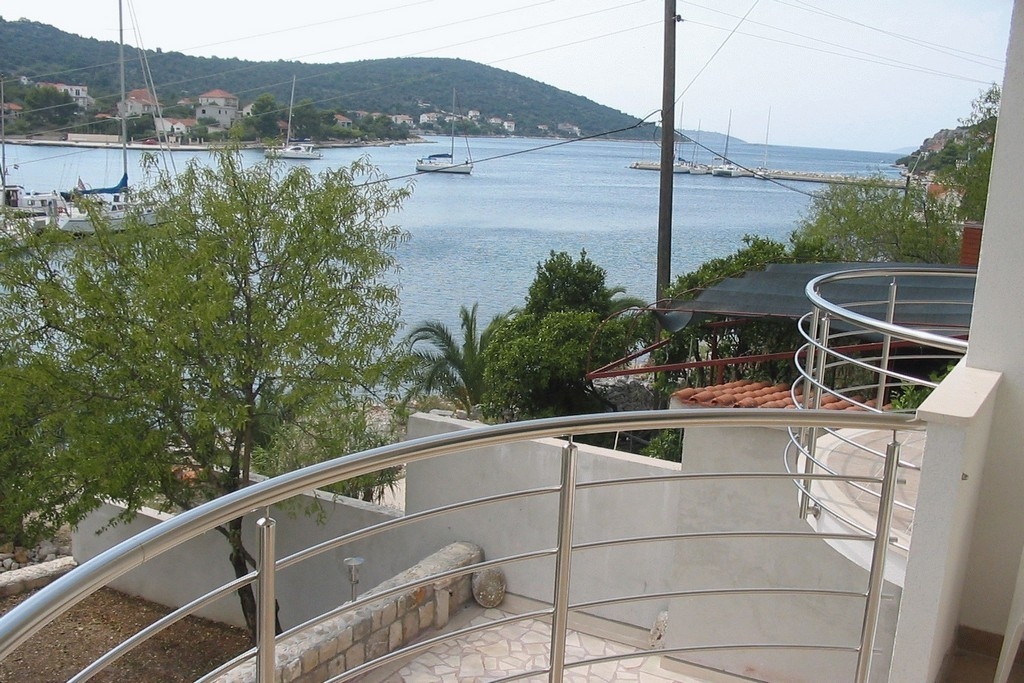 Two bedroom apartment with terrace and sea view Drvenik Veliki, Drvenik  A-a