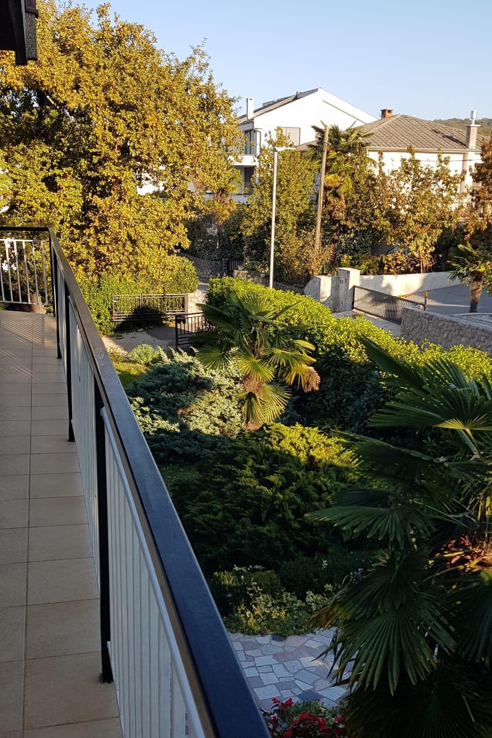 Three bedroom apartment with balcony Malinska, Krk  A-a