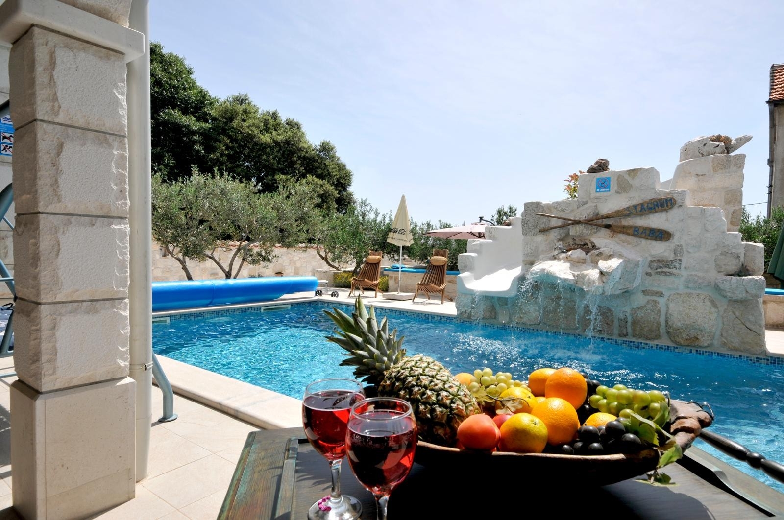 Four-bedroom house with terrace and sea view Plano, Trogir (K-23902) Four-bedroom house with terrace and sea view Plano, Trogir (K-23902)