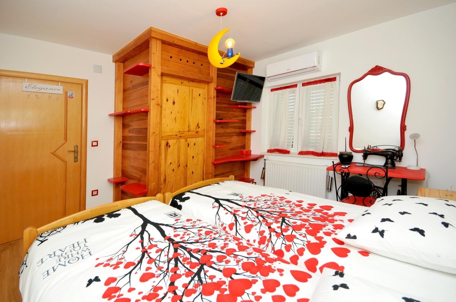 Four bedroom house with terrace and sea view Plano, Trogir  K