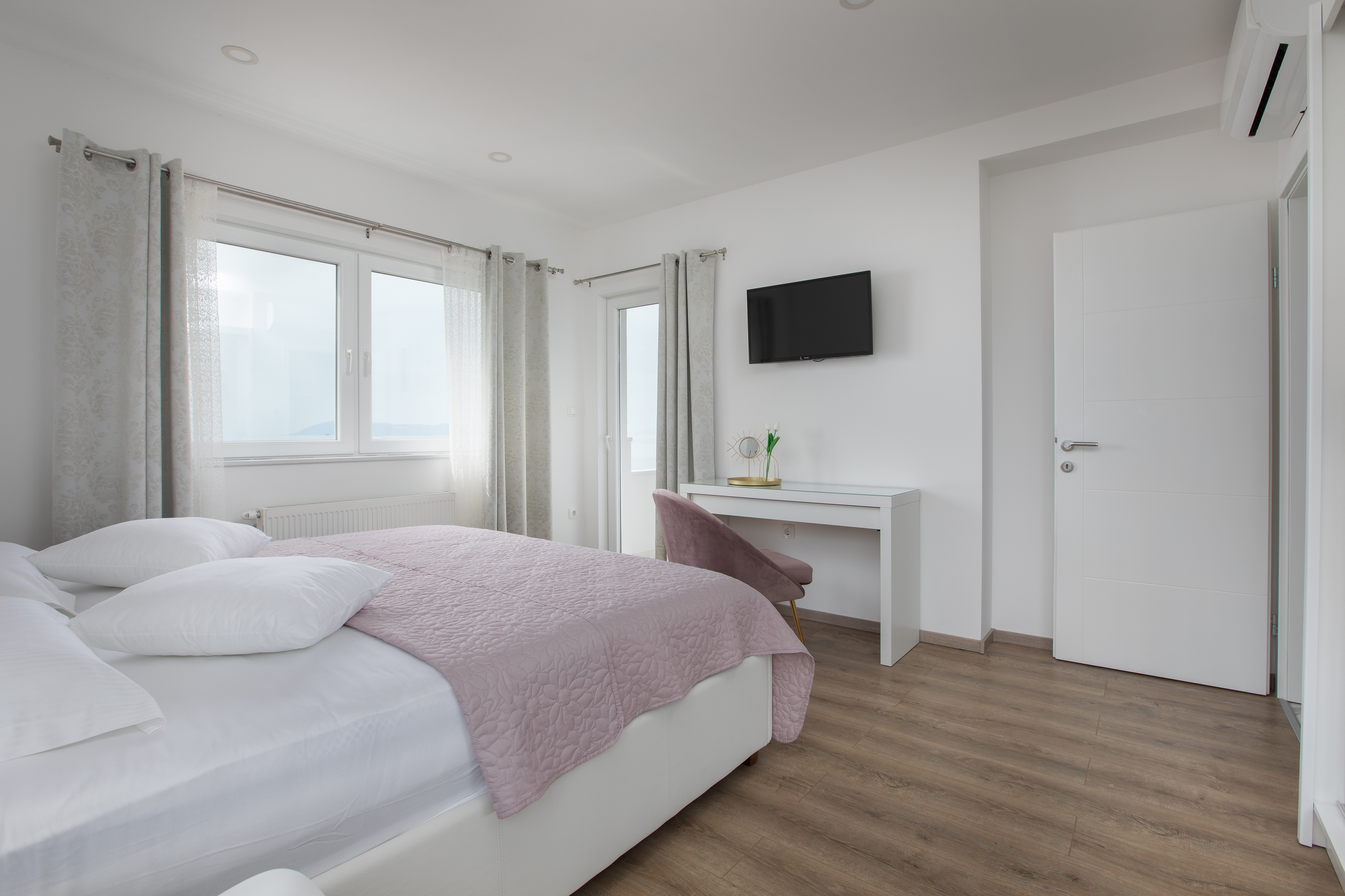 Two bedroom house with terrace and sea view Podgora, Makarska  K