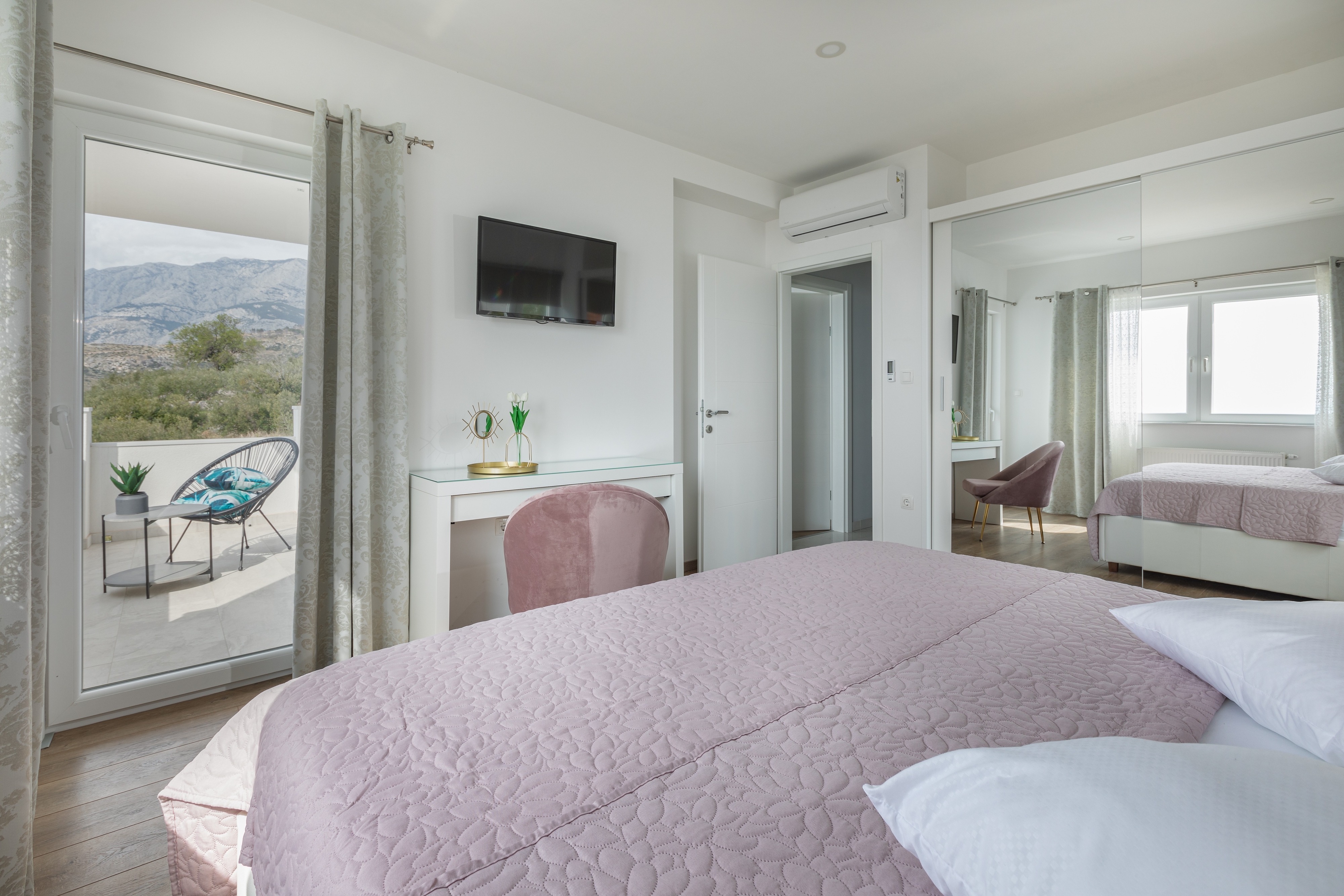 Two bedroom house with terrace and sea view Podgora, Makarska  K