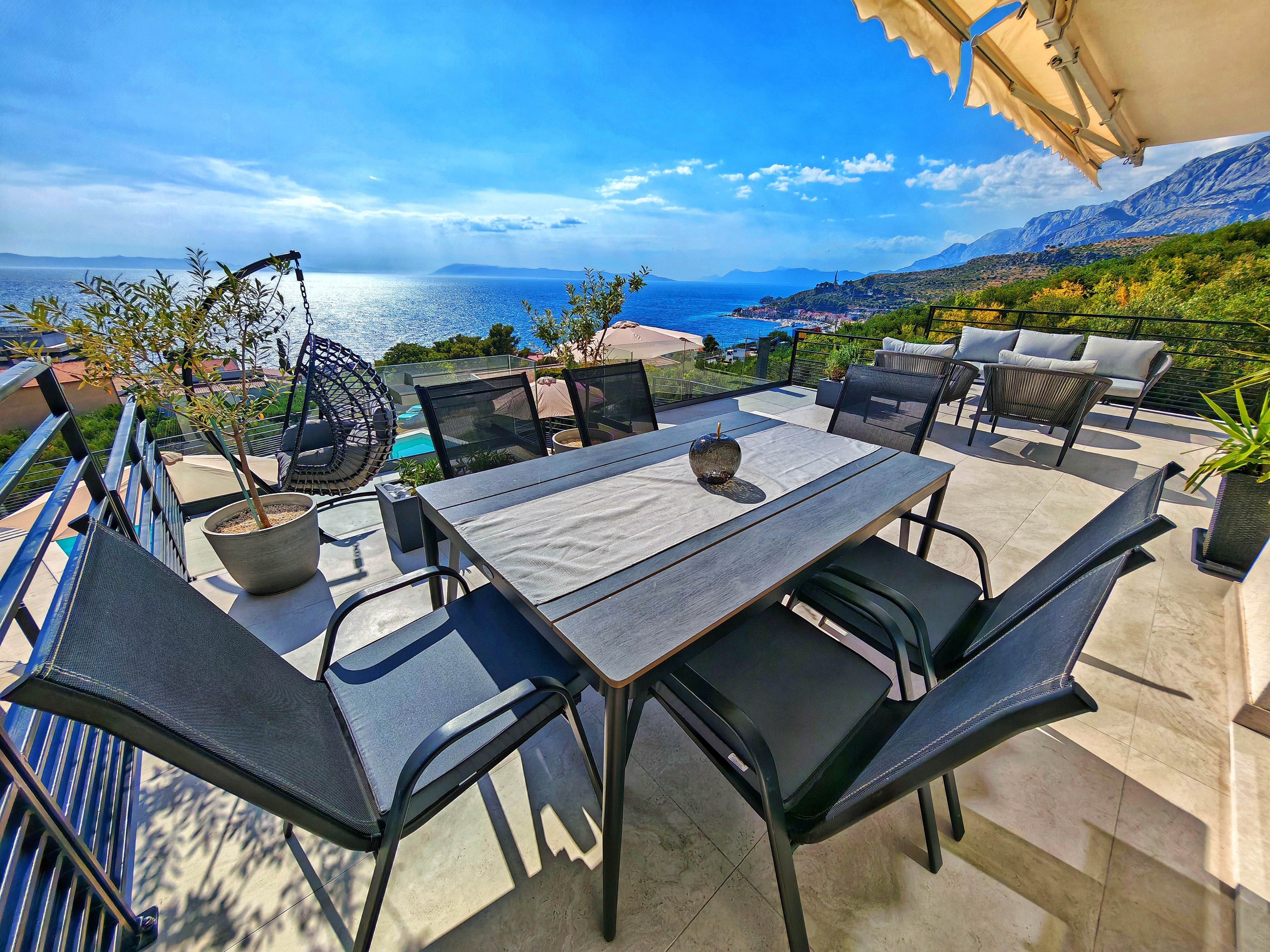 Two bedroom house with terrace and sea view Podgora, Makarska  K