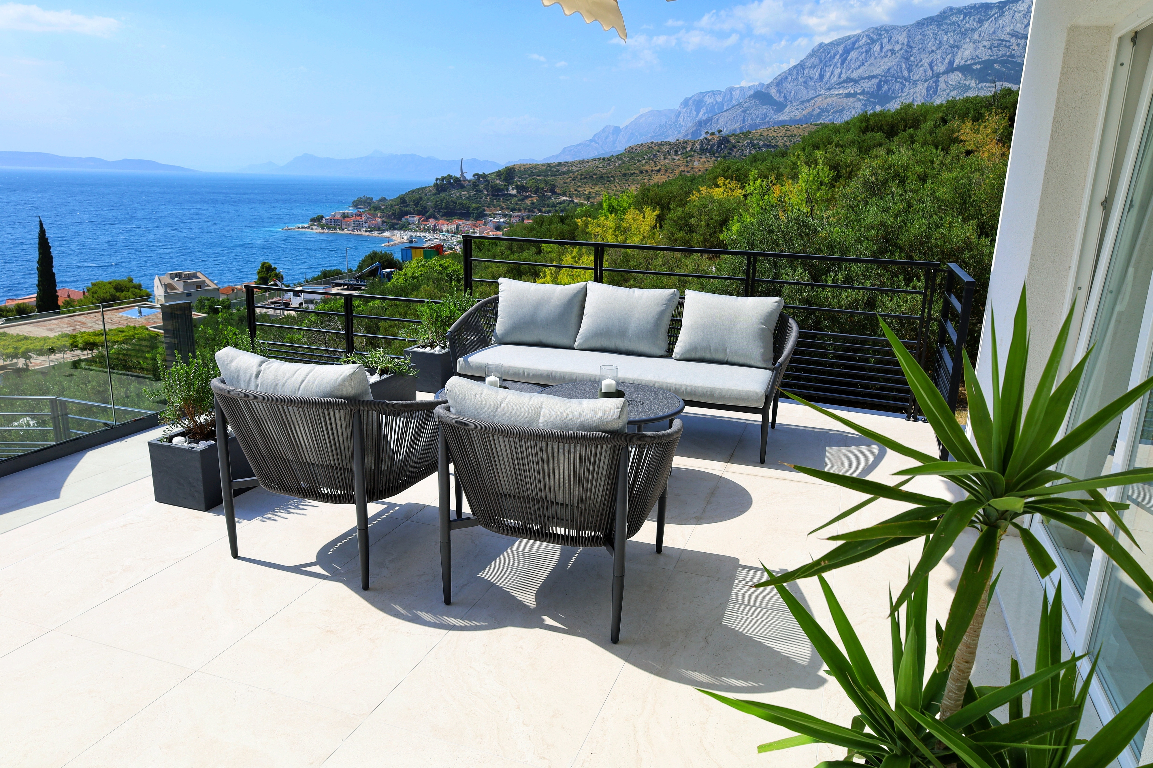 Two bedroom house with terrace and sea view Podgora, Makarska  K