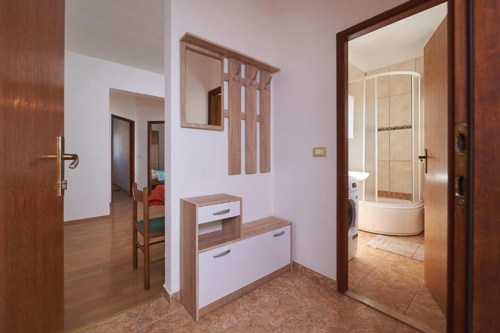 Two bedroom apartment with balcony Kaštel Štafilić, Kaštela  A-a
