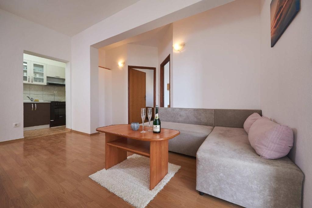 Two bedroom apartment with balcony Kaštel Štafilić, Kaštela  A-a