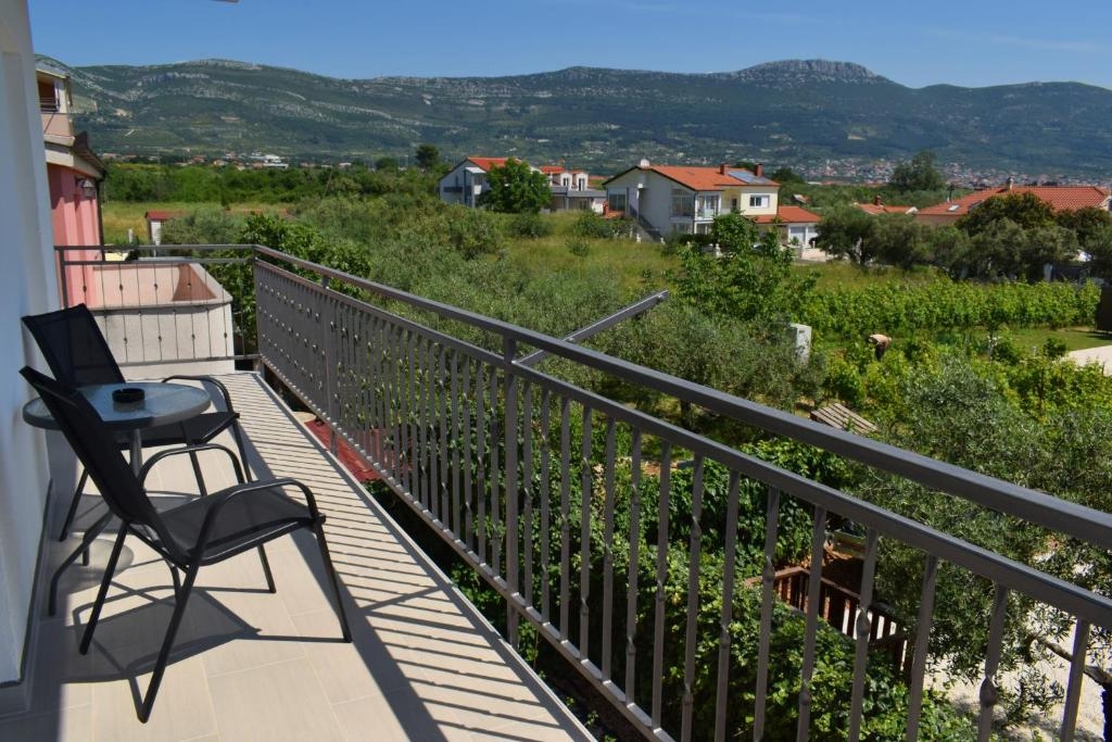 Two bedroom apartment with balcony Kaštel Štafilić, Kaštela  A-b