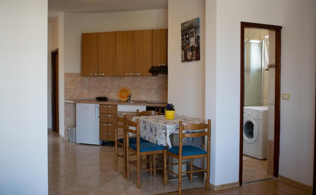 Two bedroom apartment with balcony Kaštel Štafilić, Kaštela  A-b