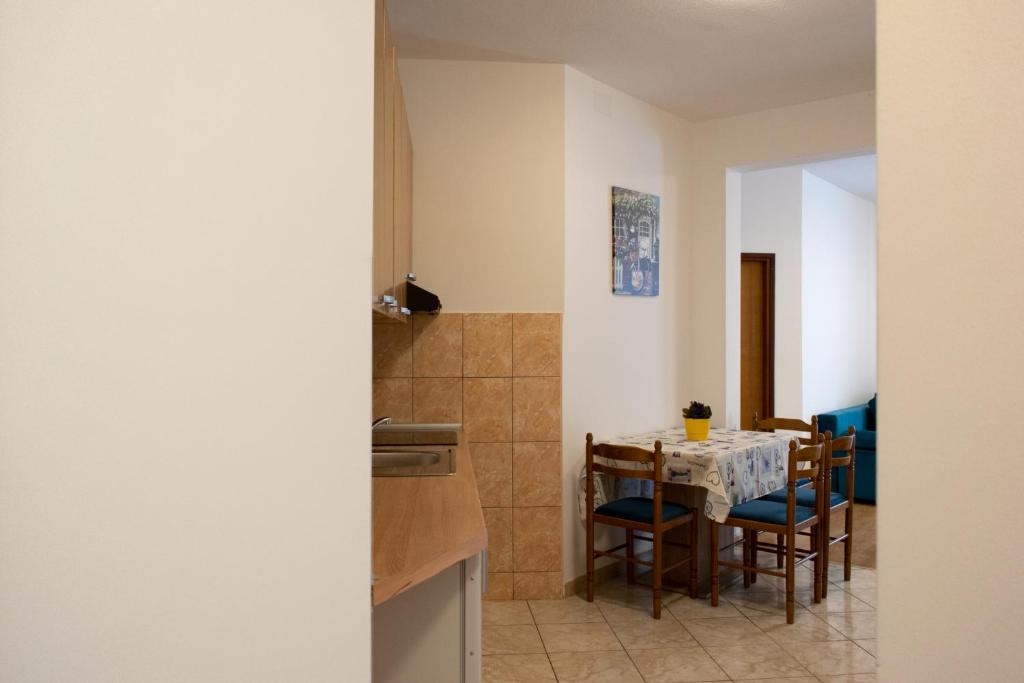 Two bedroom apartment with balcony Kaštel Štafilić, Kaštela  A-b