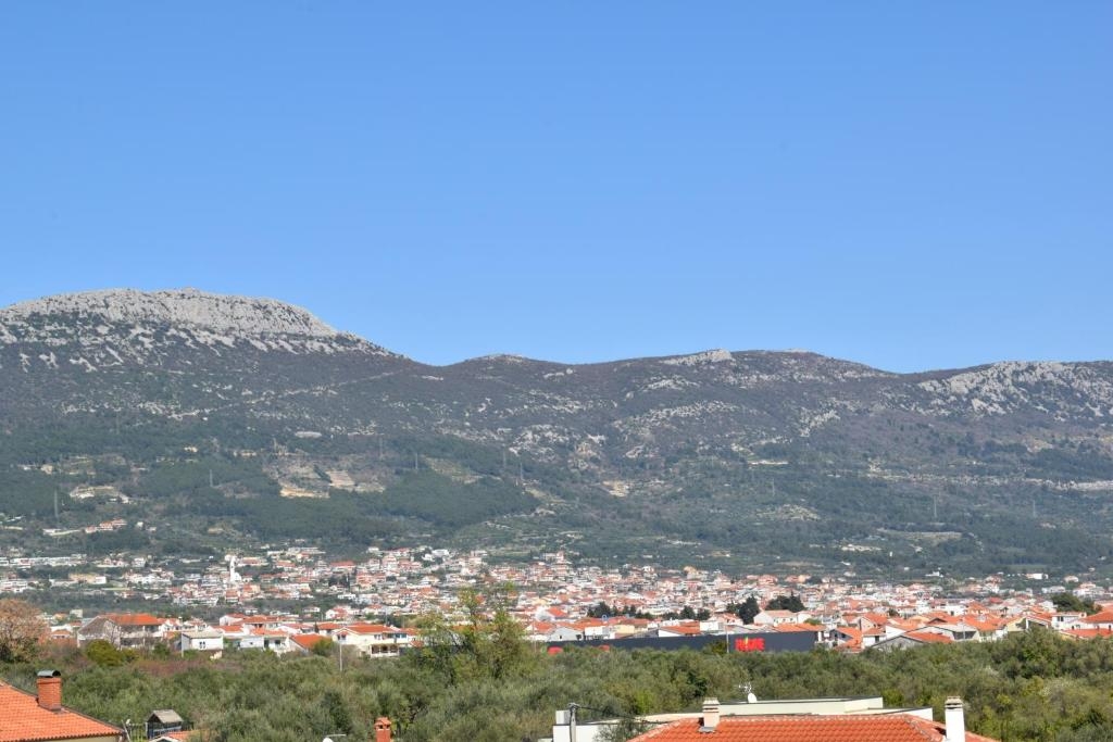 Two bedroom apartment with balcony Kaštel Štafilić, Kaštela  A-c