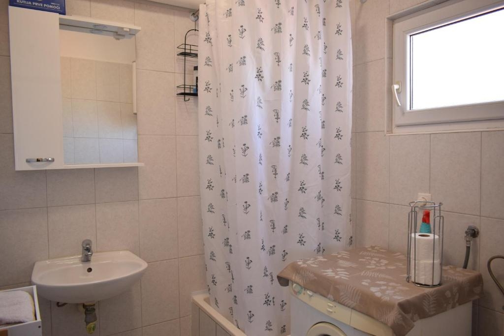 Two bedroom apartment with balcony Kaštel Štafilić, Kaštela  A-c