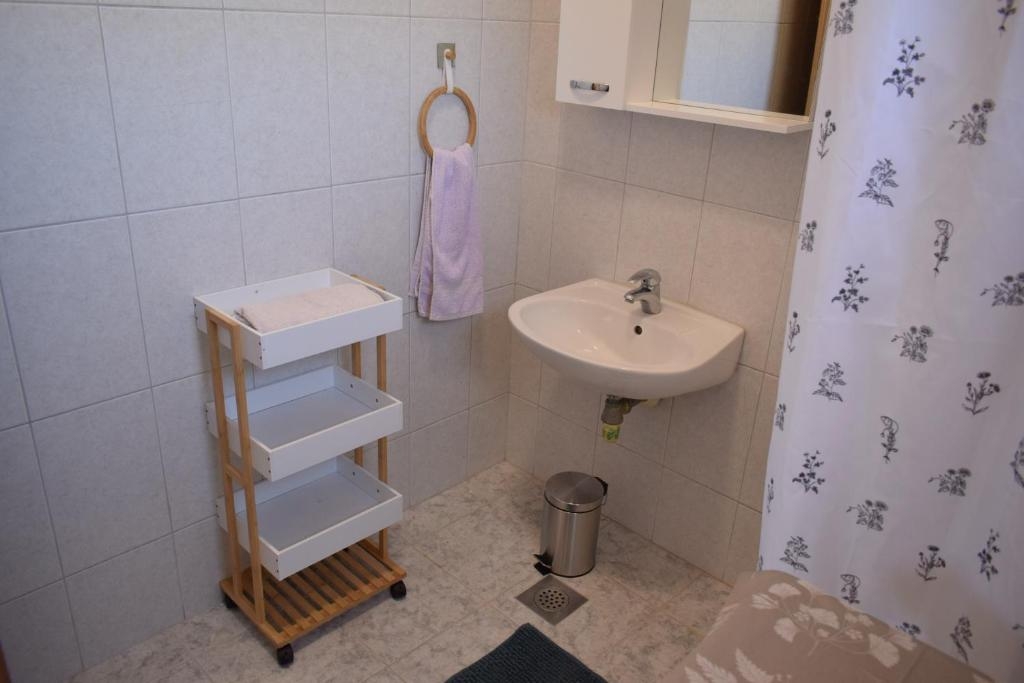 Two bedroom apartment with balcony Kaštel Štafilić, Kaštela  A-c