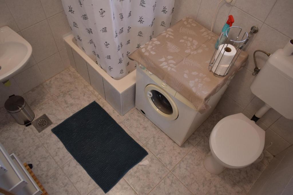 Two bedroom apartment with balcony Kaštel Štafilić, Kaštela  A-c
