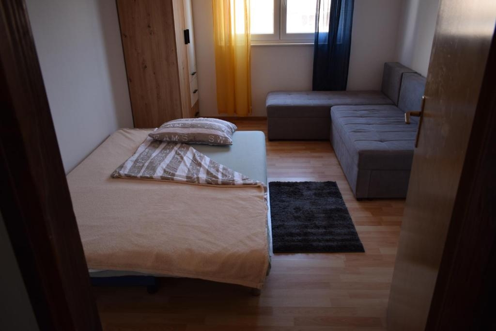 Two bedroom apartment with balcony Kaštel Štafilić, Kaštela  A-c