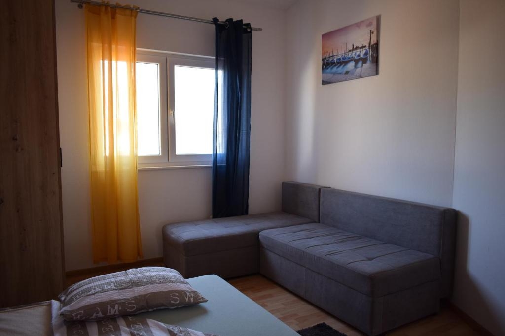 Two bedroom apartment with balcony Kaštel Štafilić, Kaštela  A-c