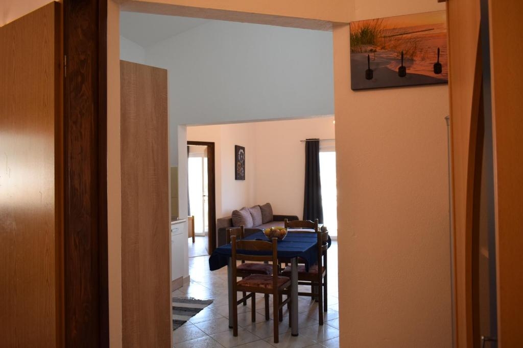 Two bedroom apartment with balcony Kaštel Štafilić, Kaštela  A-c