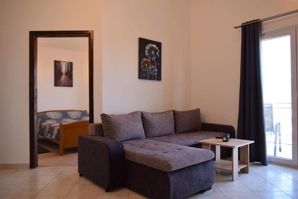 Two bedroom apartment with balcony Kaštel Štafilić, Kaštela  A-c