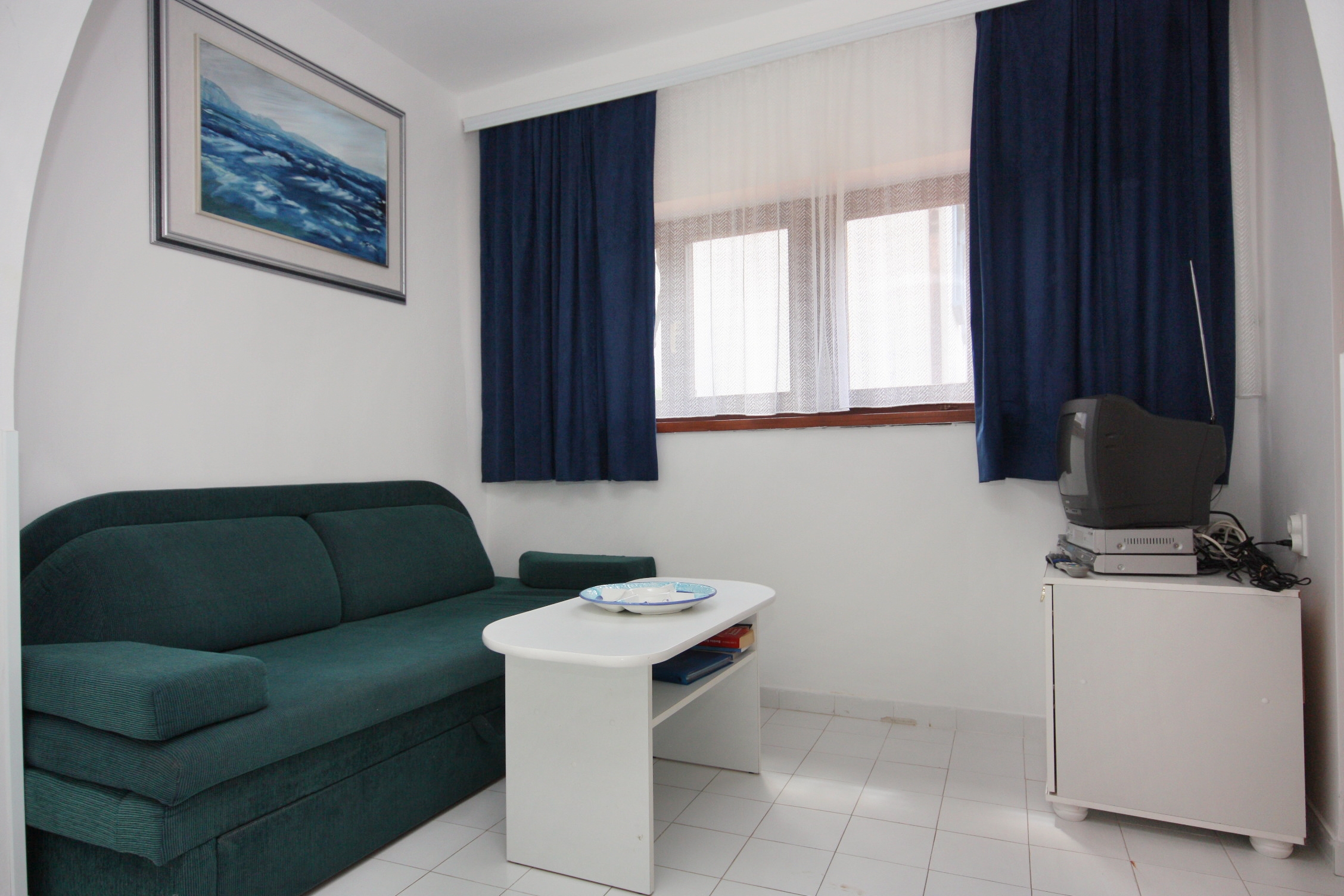 Two bedroom apartment with terrace Njivice, Krk (A-2391-b)