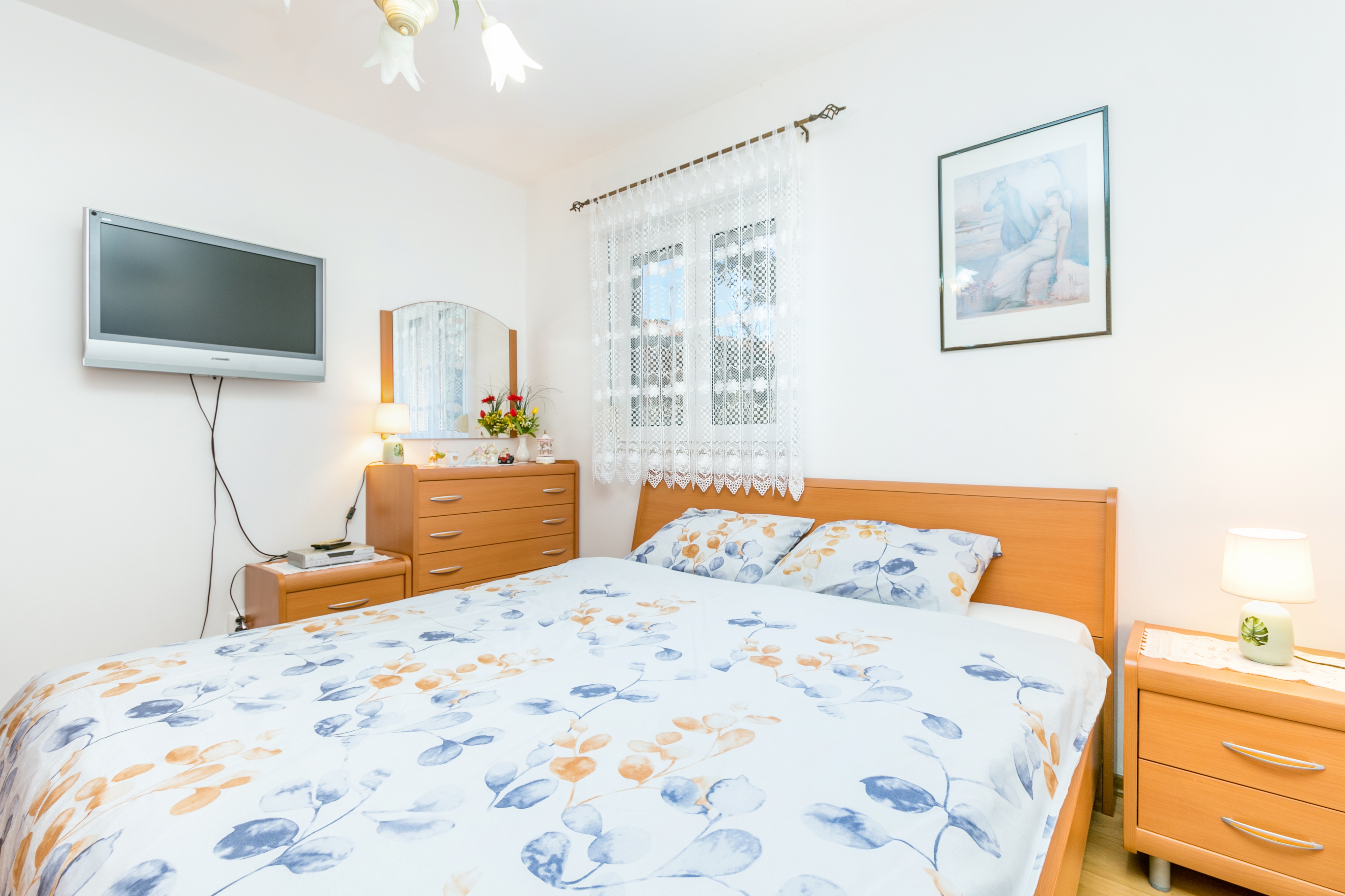 Two bedroom apartment with terrace and sea view Trogir  A-a