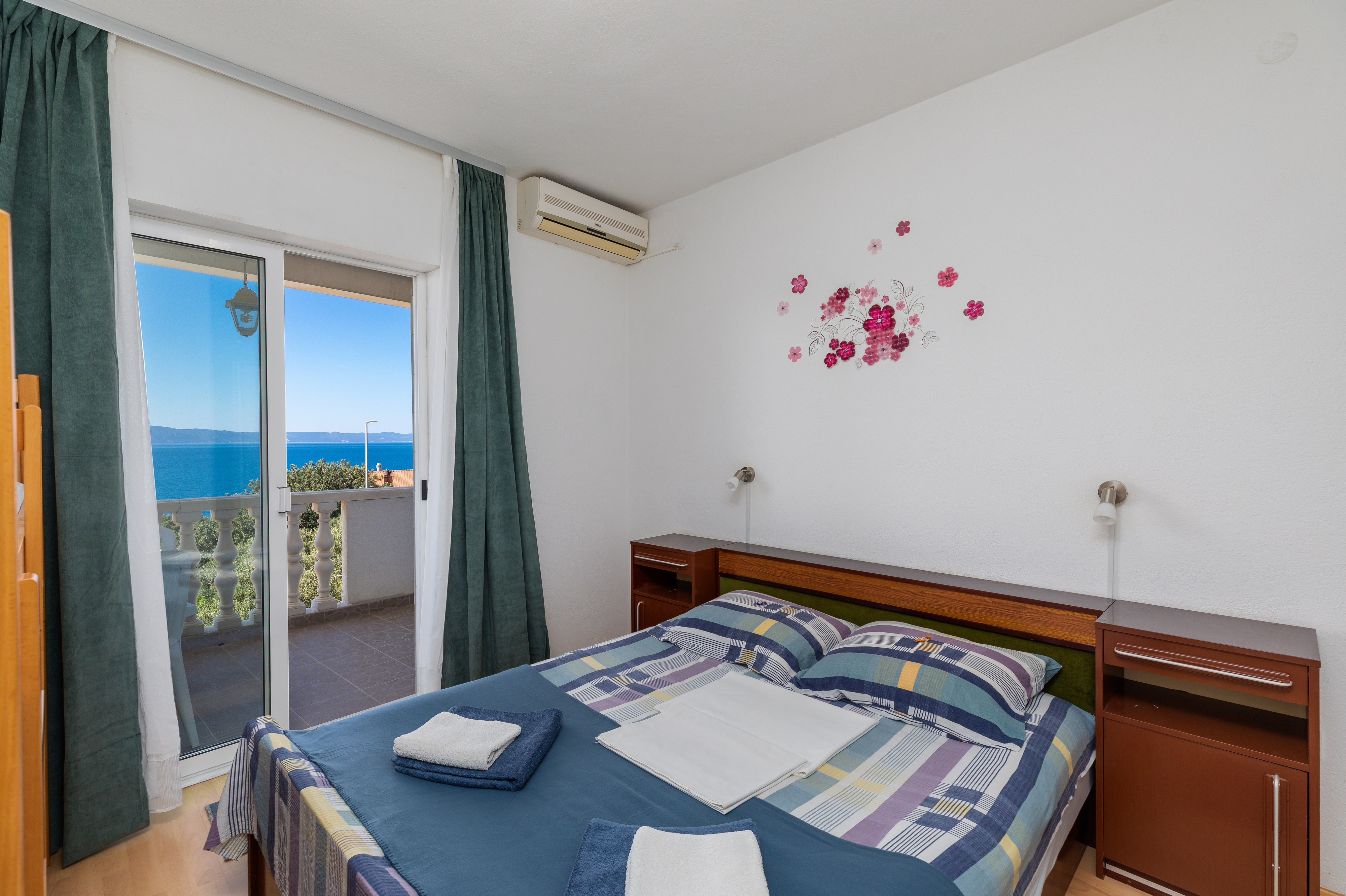 Room with balcony and sea view Podgora, Makarska (S-23916-c)