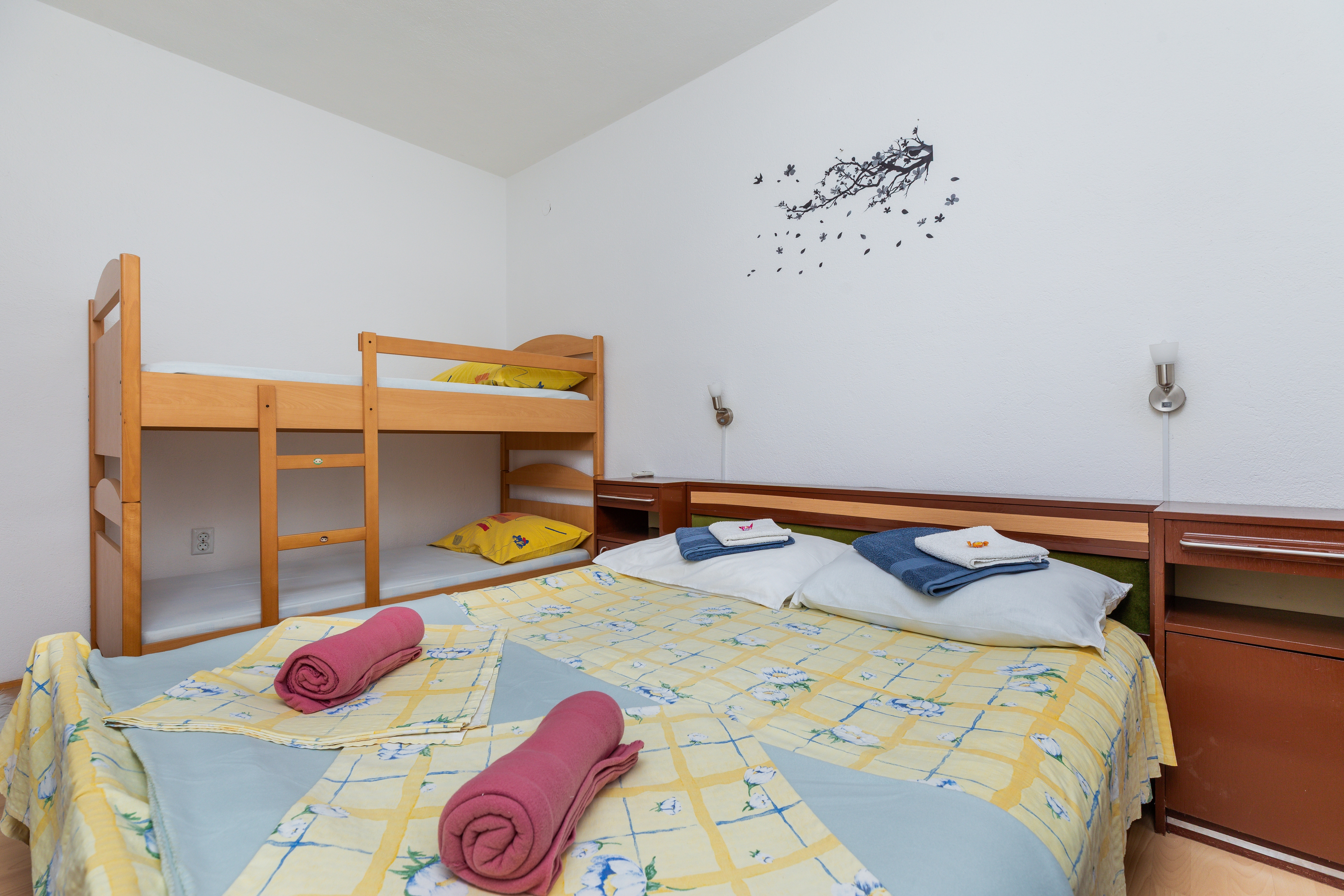 Room with air-conditioning Podgora, Makarska (S-23916-e) Room with air-conditioning Podgora, Makarska (S-23916-e)