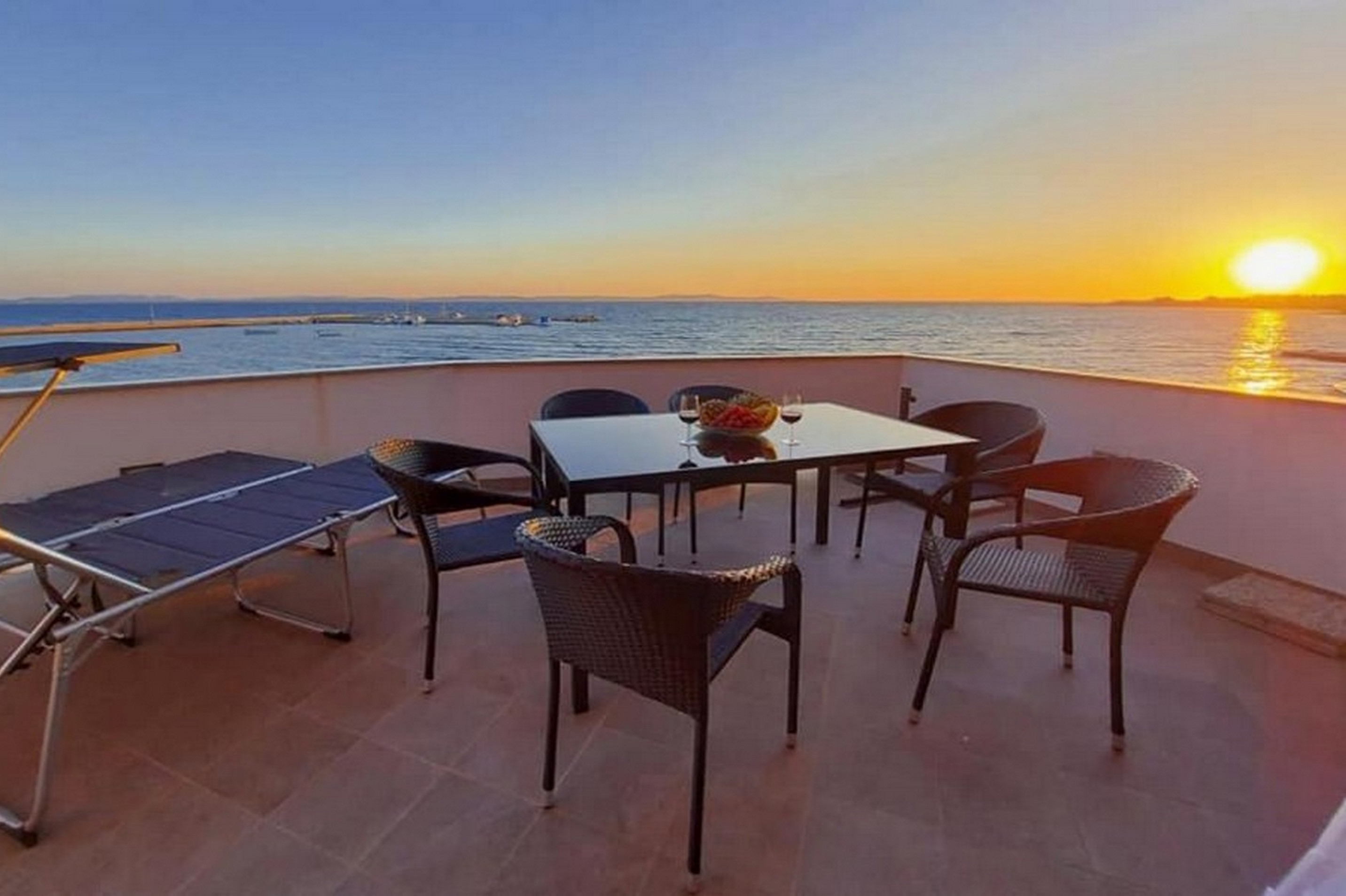 One bedroom apartment near beach Privlaka, Zadar  A-b