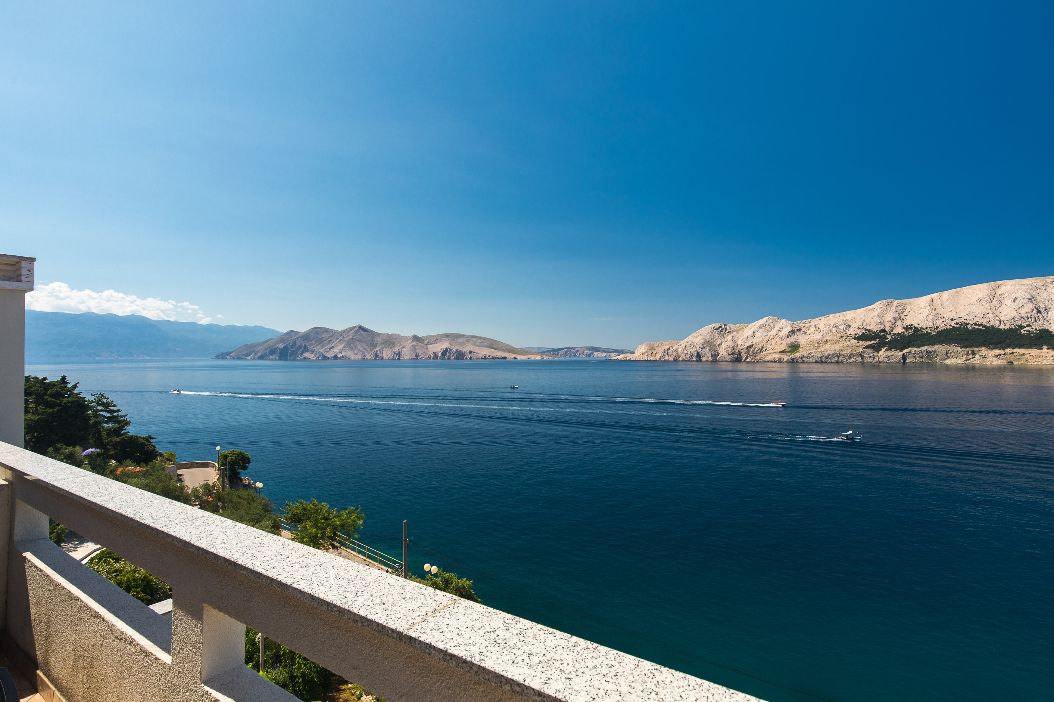 One bedroom apartment with terrace and sea view Baška, Krk  A-a