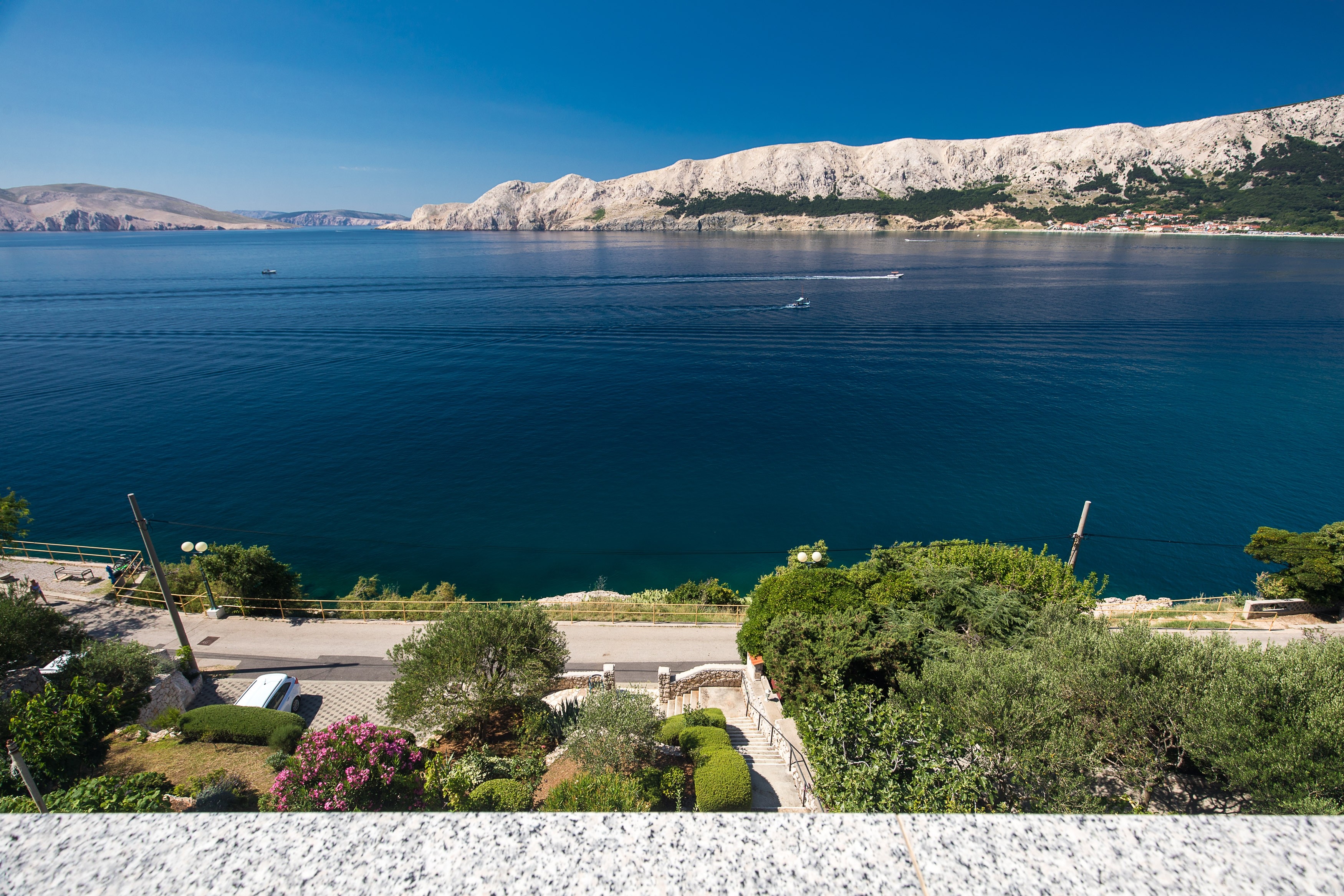 One bedroom apartment with terrace and sea view Baška, Krk  A-a