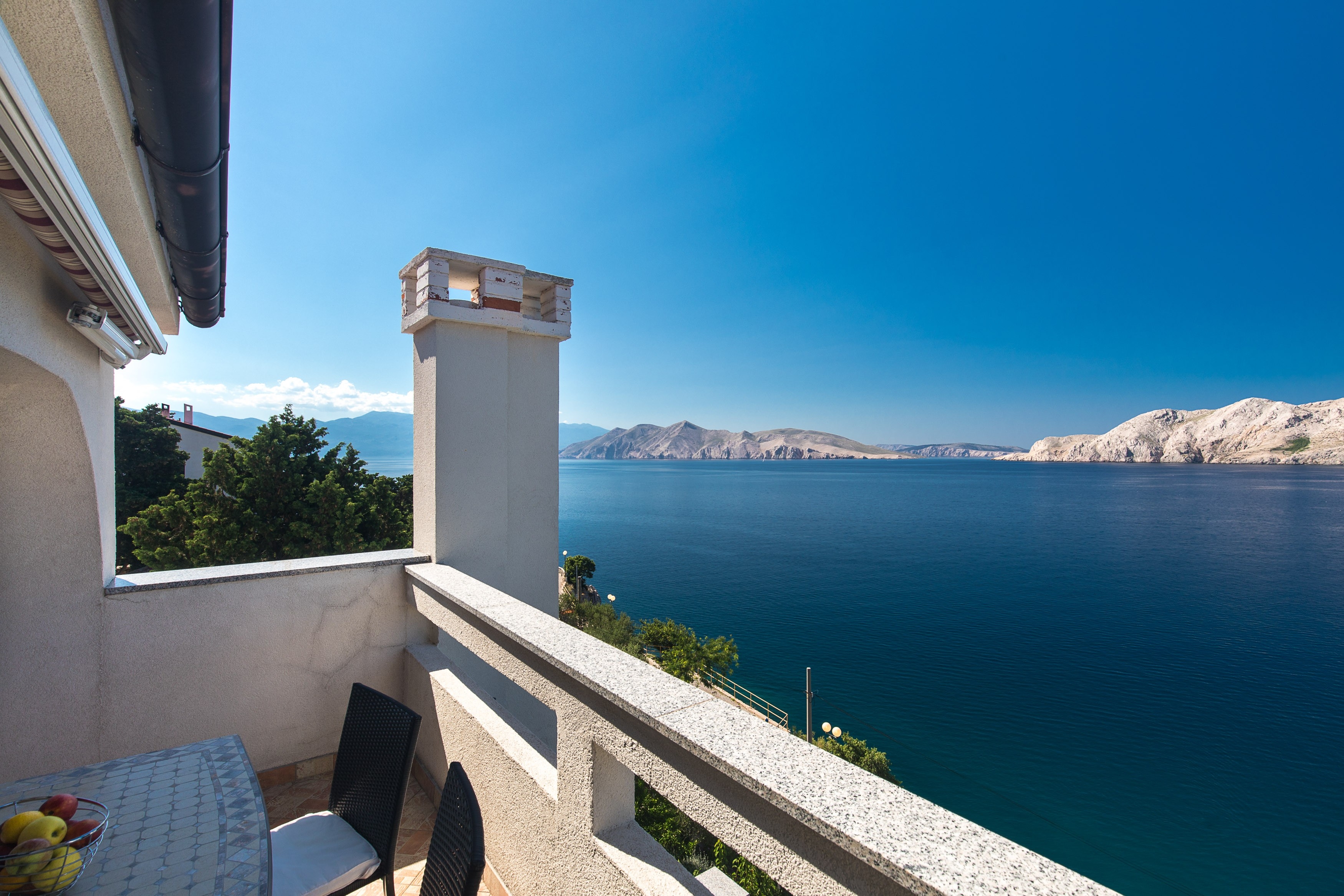 One bedroom apartment with terrace and sea view Baška, Krk  A-b