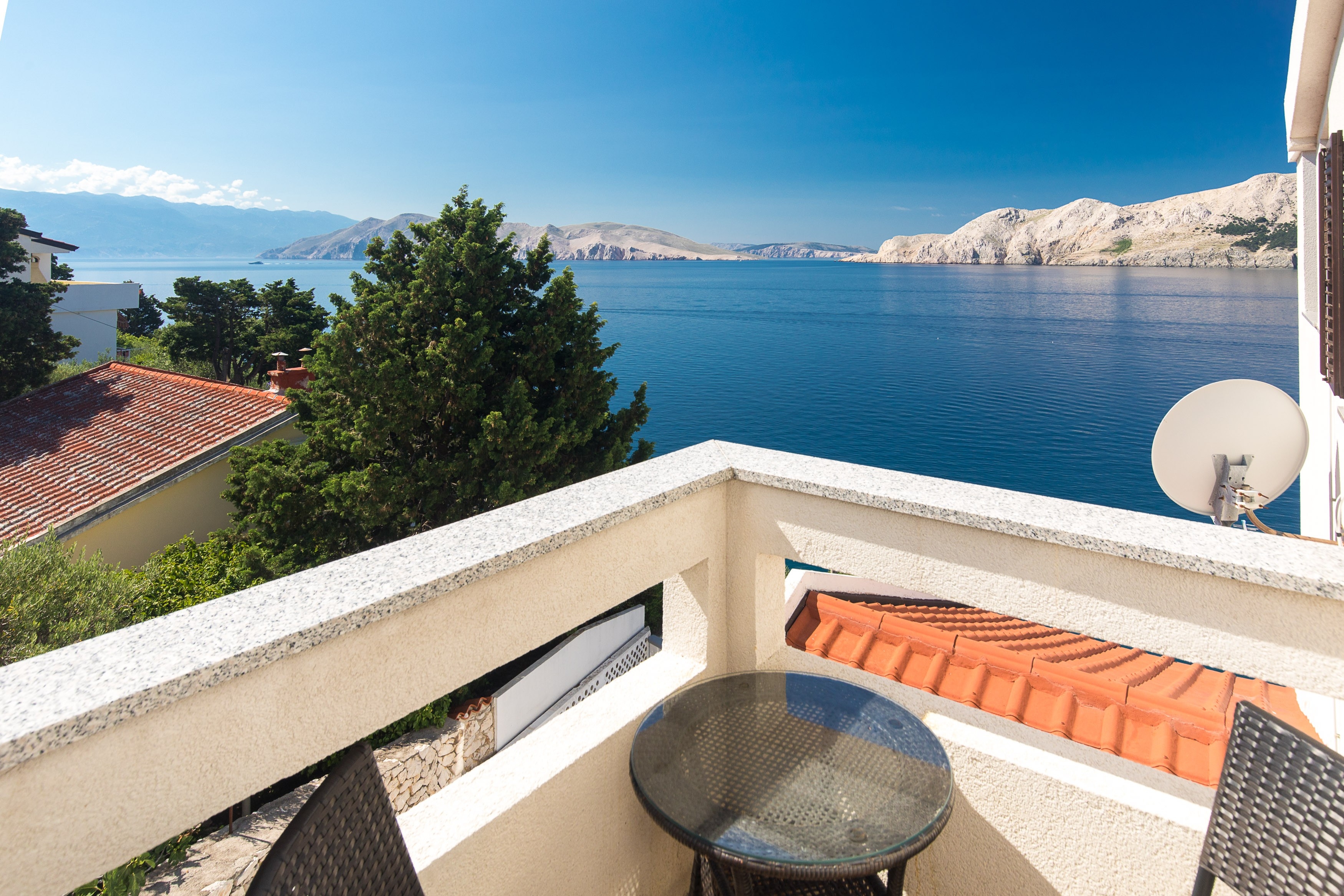 One bedroom apartment with terrace and sea view Baška, Krk  A-b