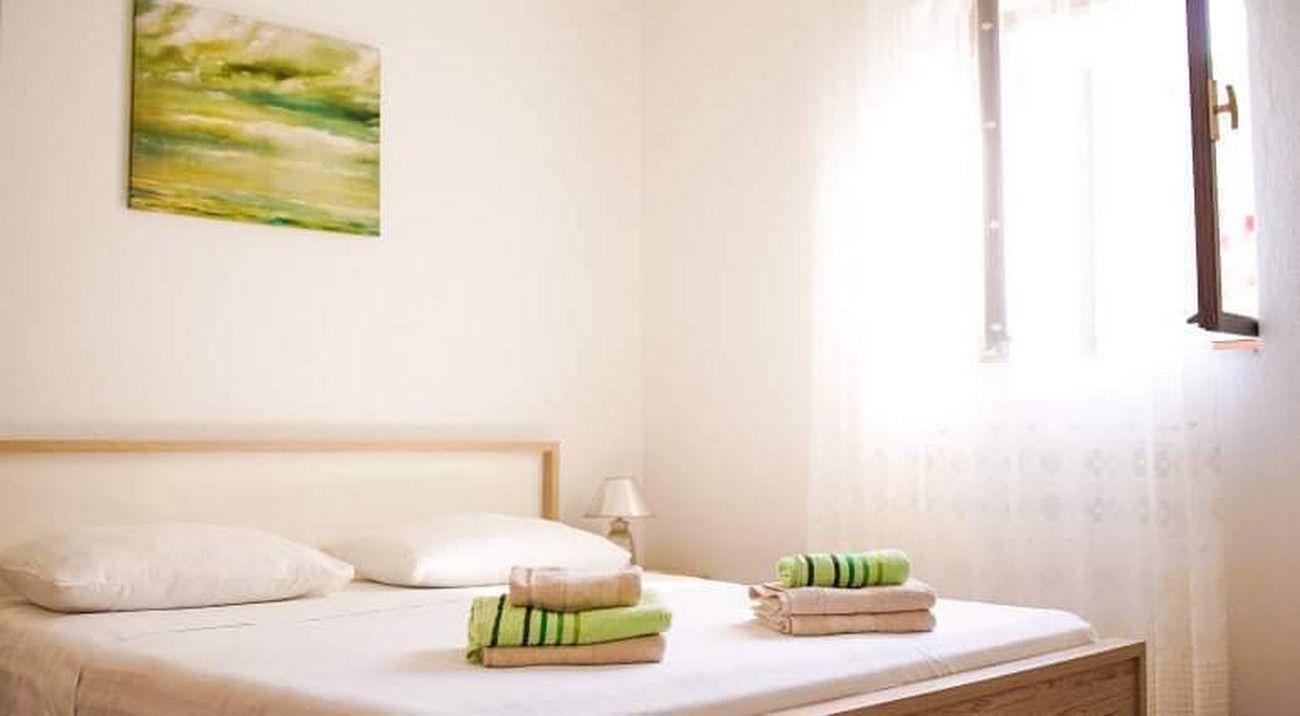 One bedroom apartment with terrace Sutivan, Brač  A-a