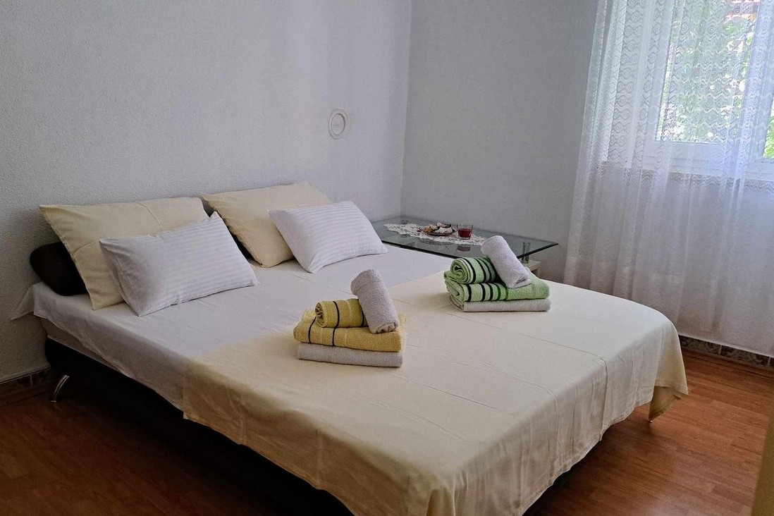 One bedroom apartment with terrace Sutivan, Brač  A-a