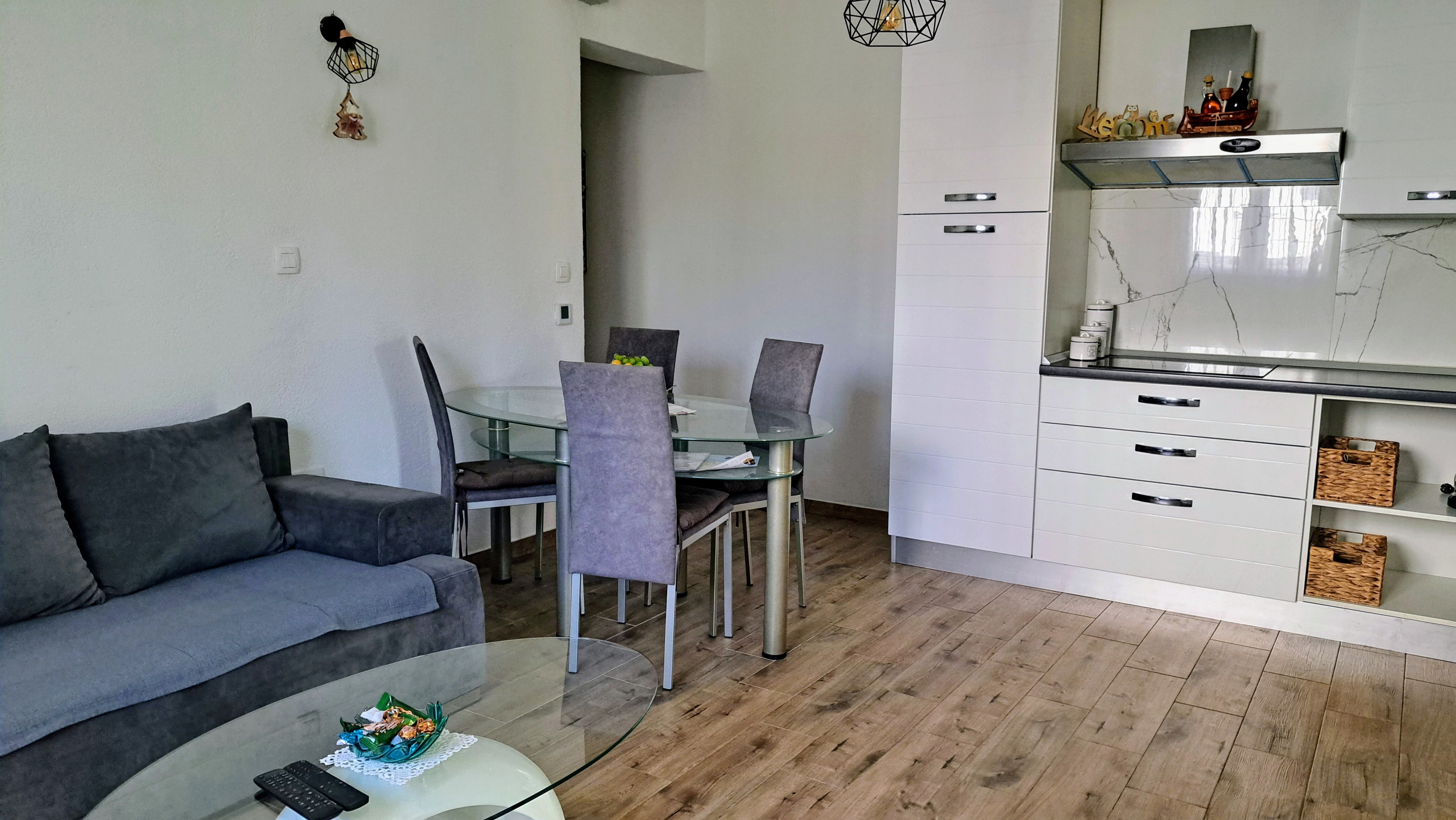 One bedroom apartment with terrace Sutivan, Brač  A-b