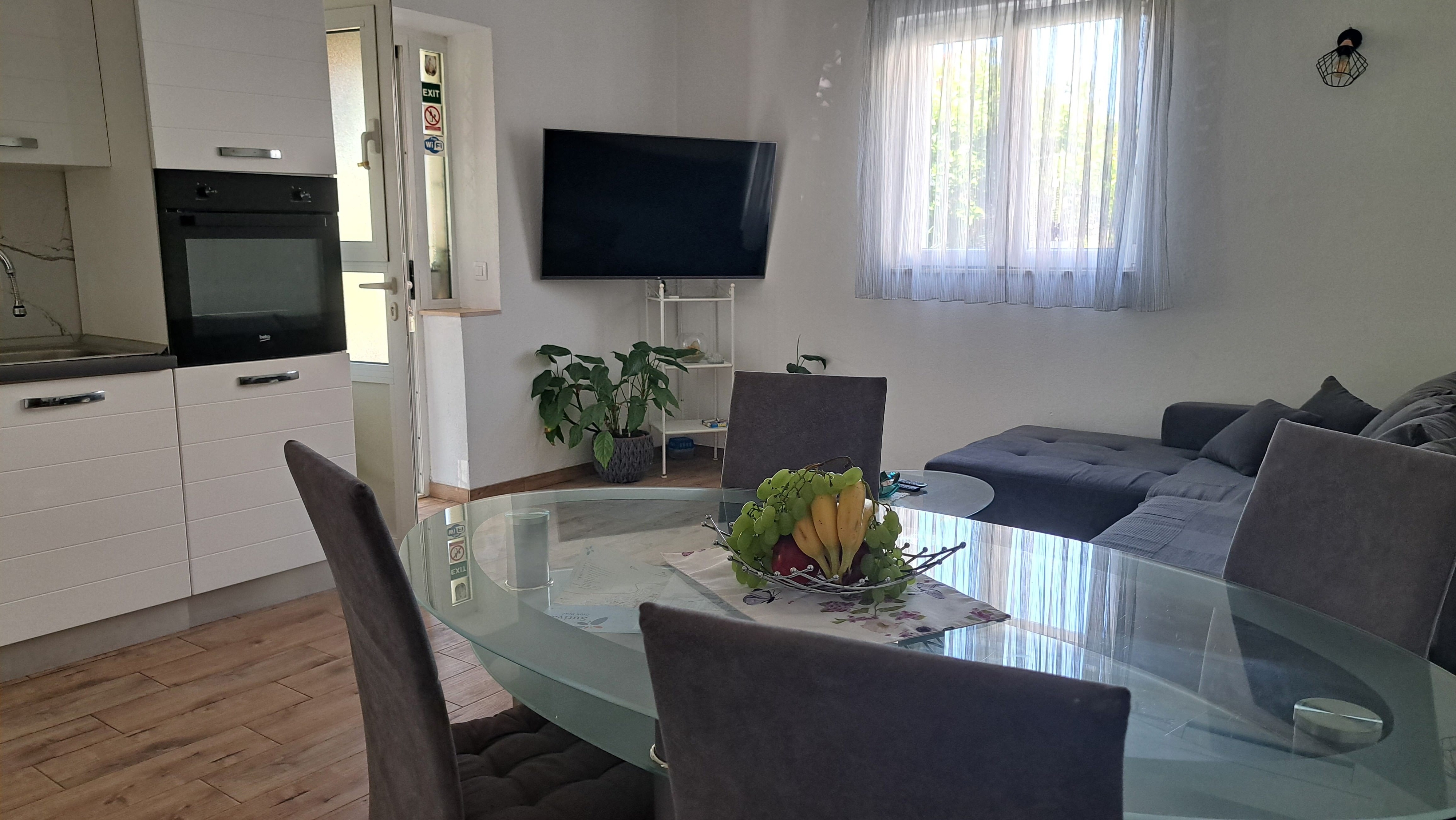 One bedroom apartment with terrace Sutivan, Brač  A-b