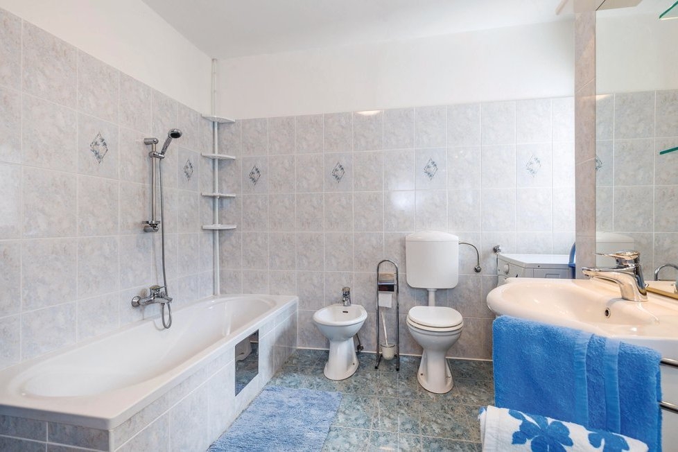 Comfortable and spacious apartment with terrace and sea view Ičići, Opatija  A-a