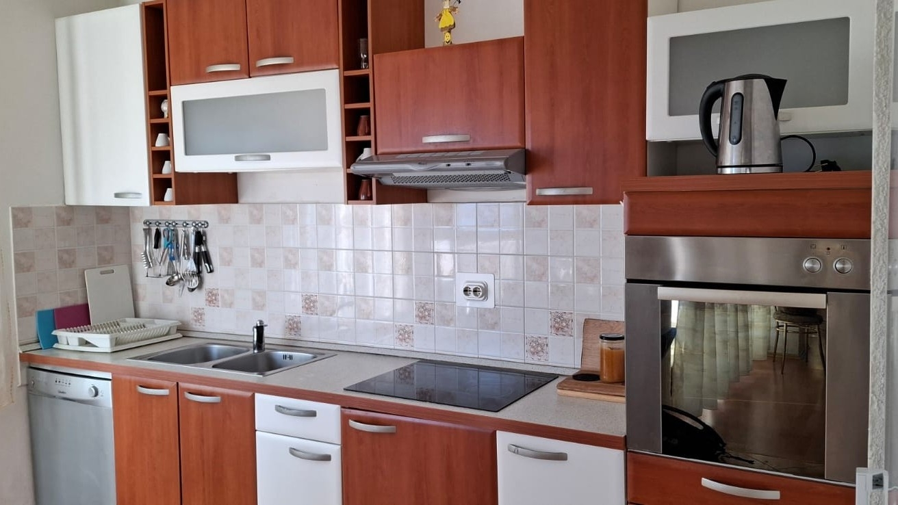 Comfortable and spacious apartment with terrace and sea view Ičići, Opatija  A-a
