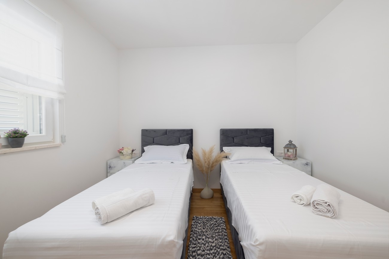 Two bedroom apartment with balcony and sea view Makarska  A-a