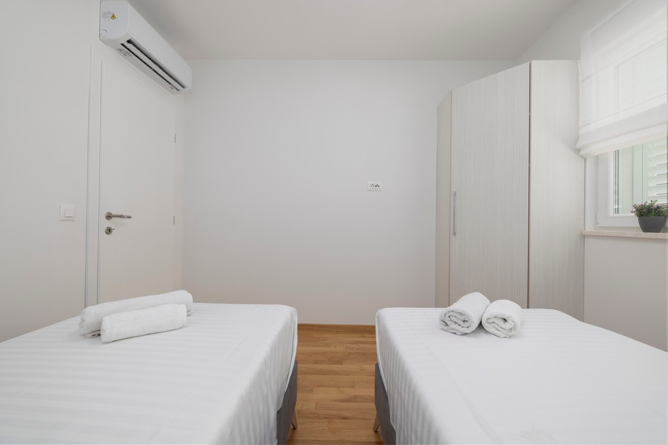 Two bedroom apartment with balcony and sea view Makarska  A-a