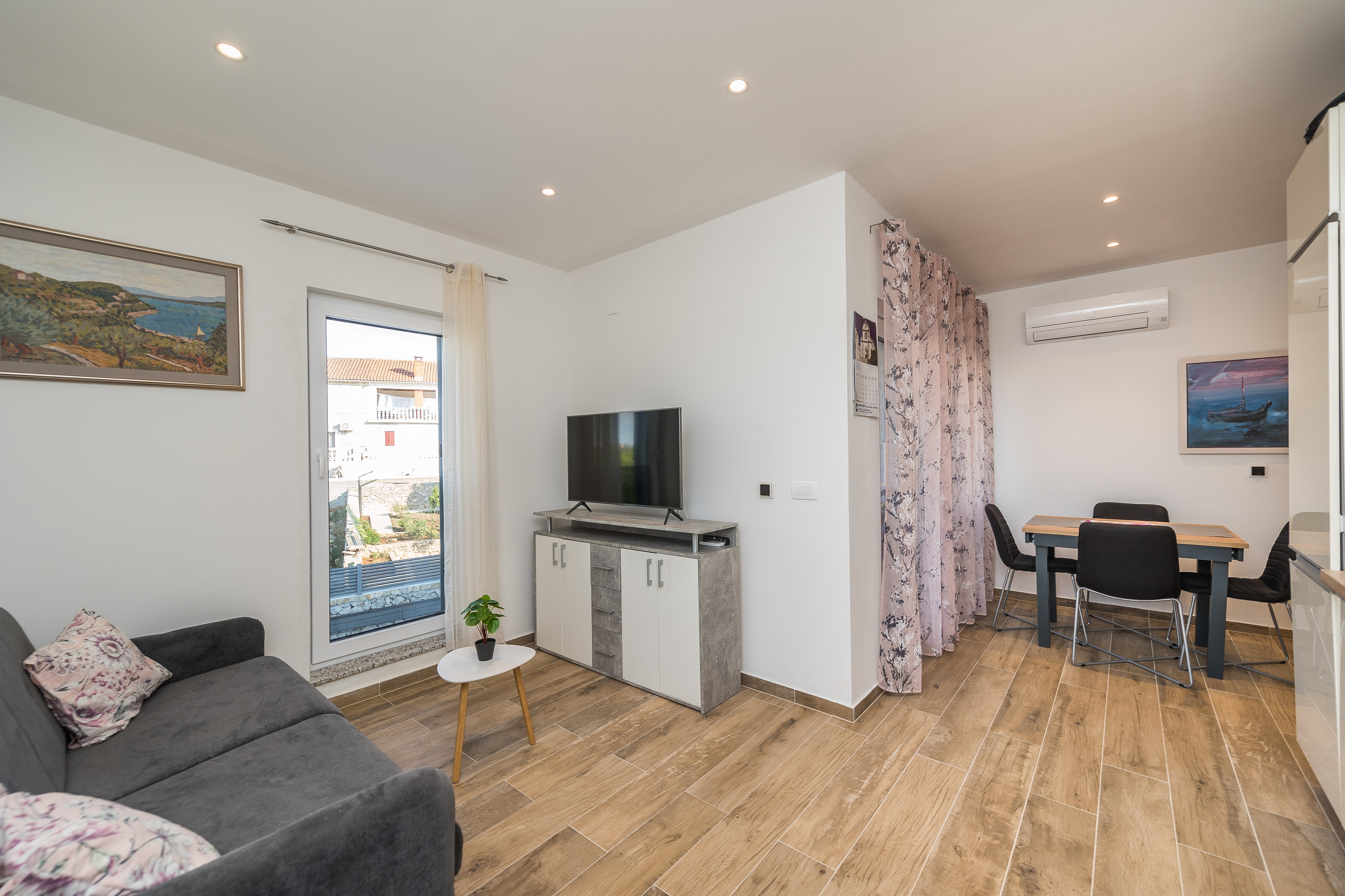 One bedroom apartment with balcony Lukoran, Ugljan (A-23933-a)