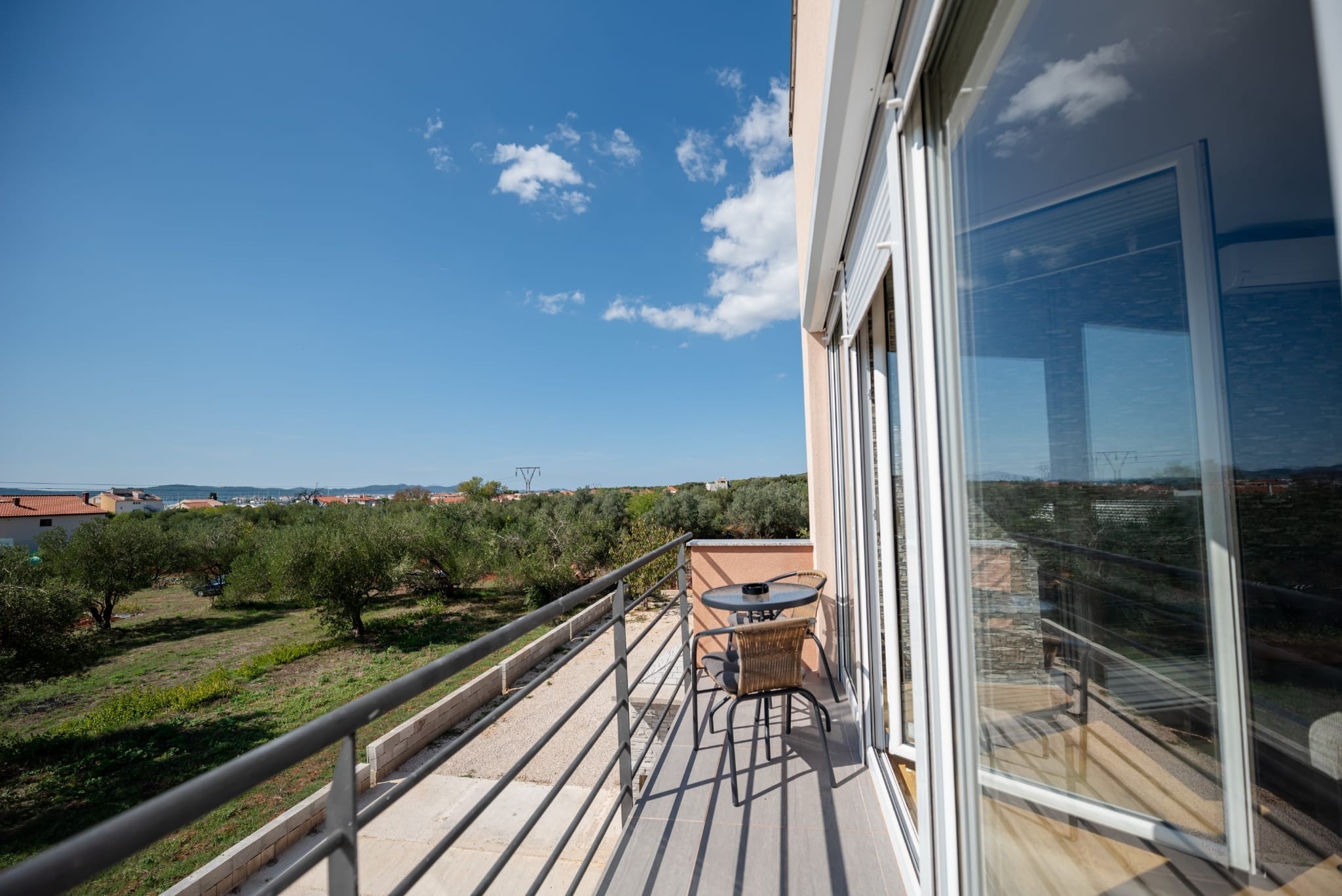 One bedroom apartment with terrace and sea view Sukošan, Zadar  A-b